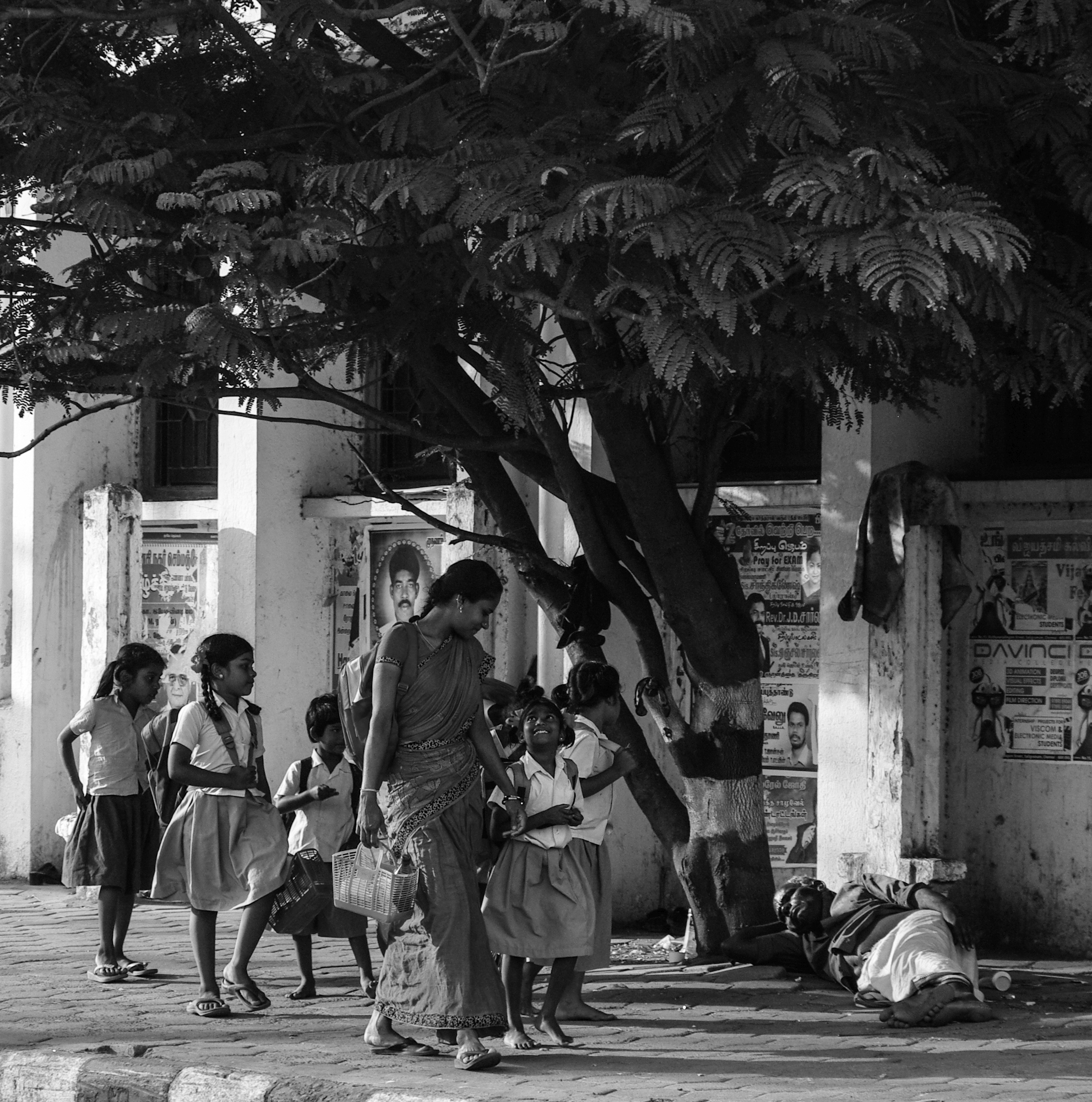 Passeggiando a piedi nudi