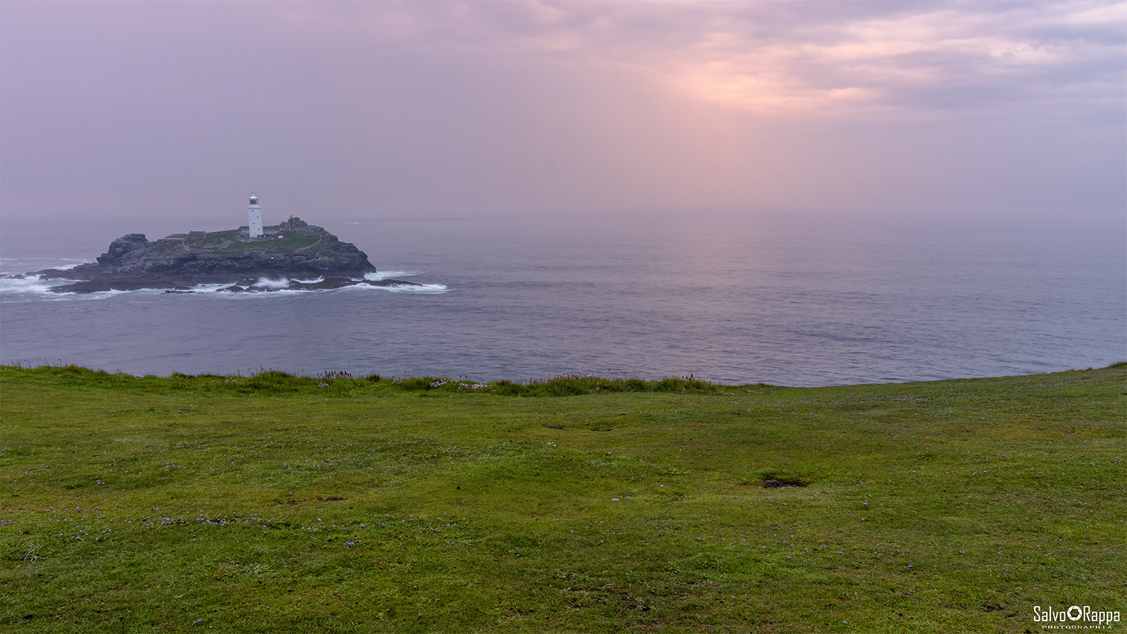 Alba al Godrevy Point...