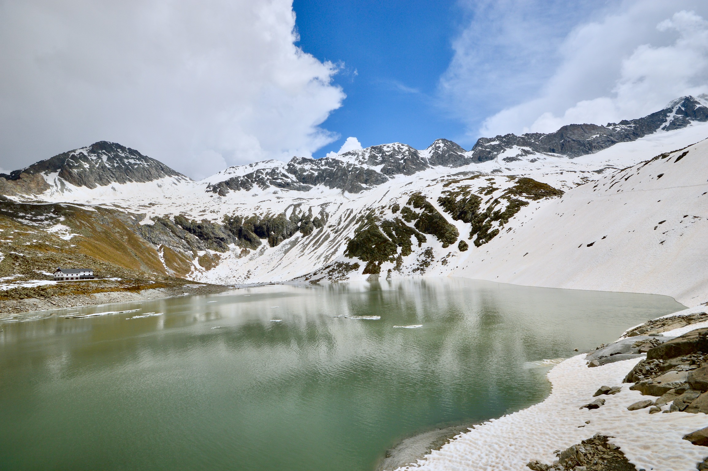 Lago venerocolo e rifugio Garibaldi