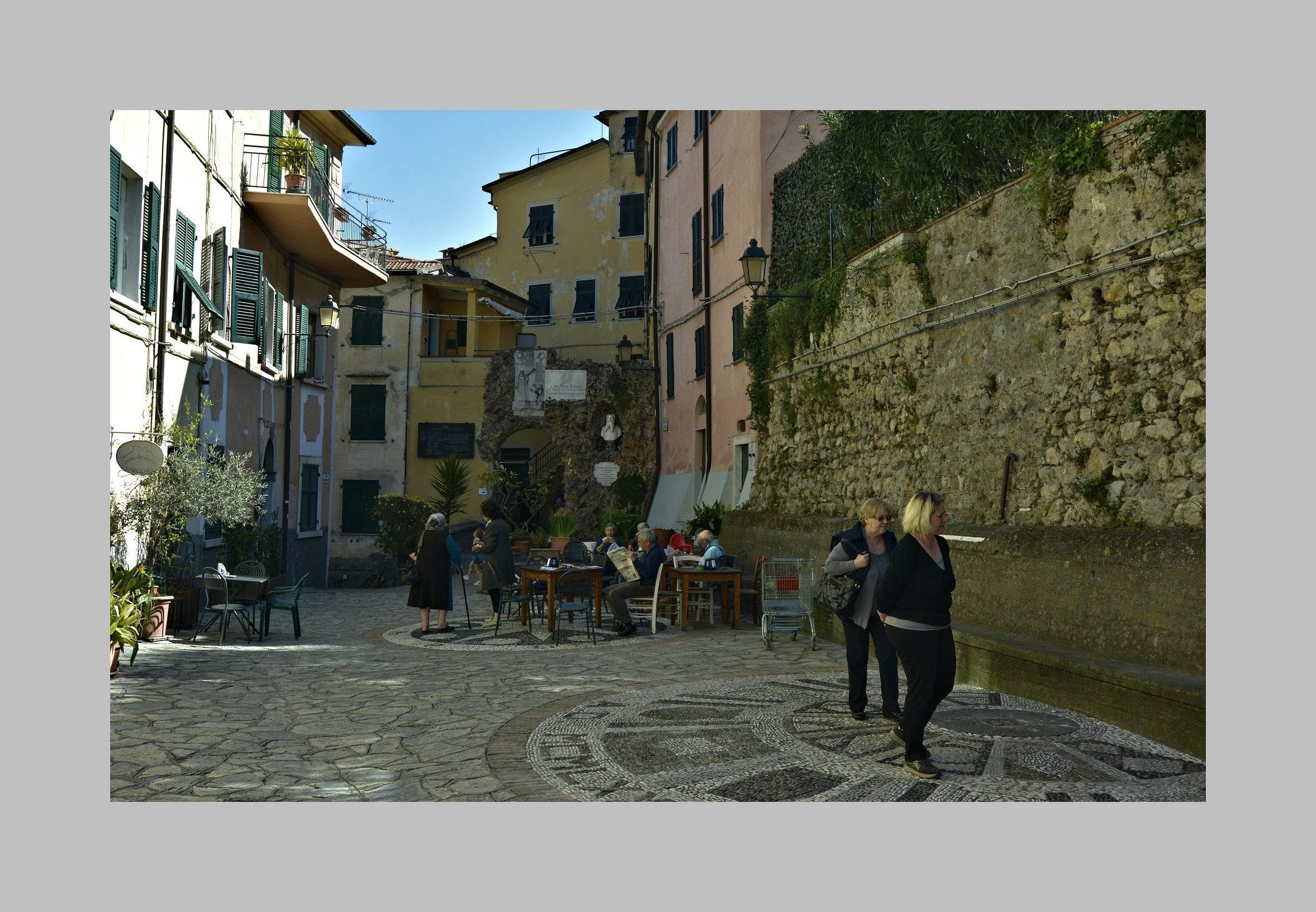 Quattro passi in piazzetta