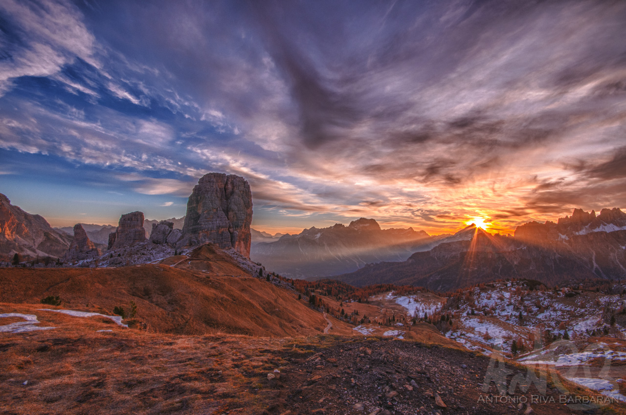 Raggio dietro le Cinque Torri