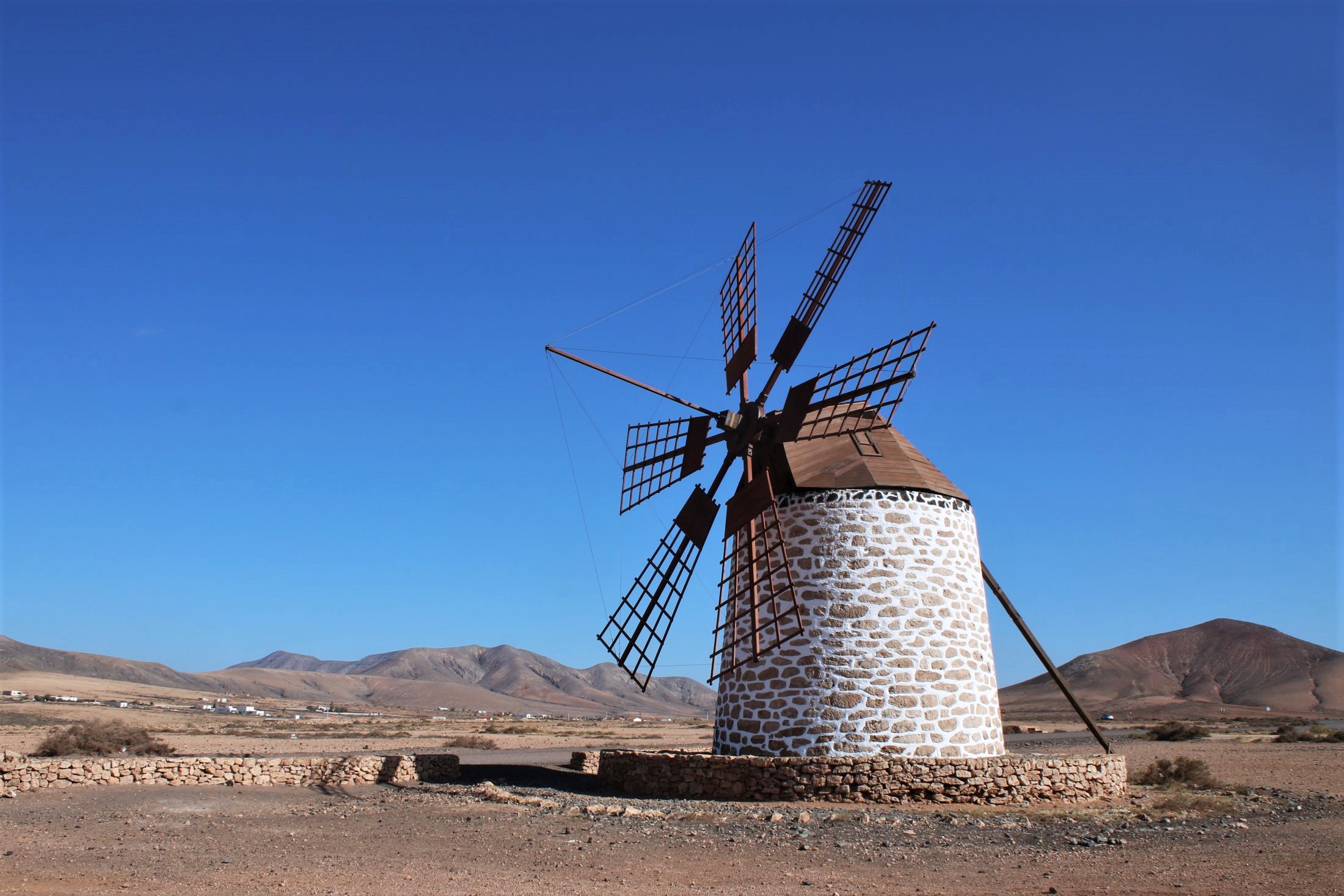 The solitude of a windmill