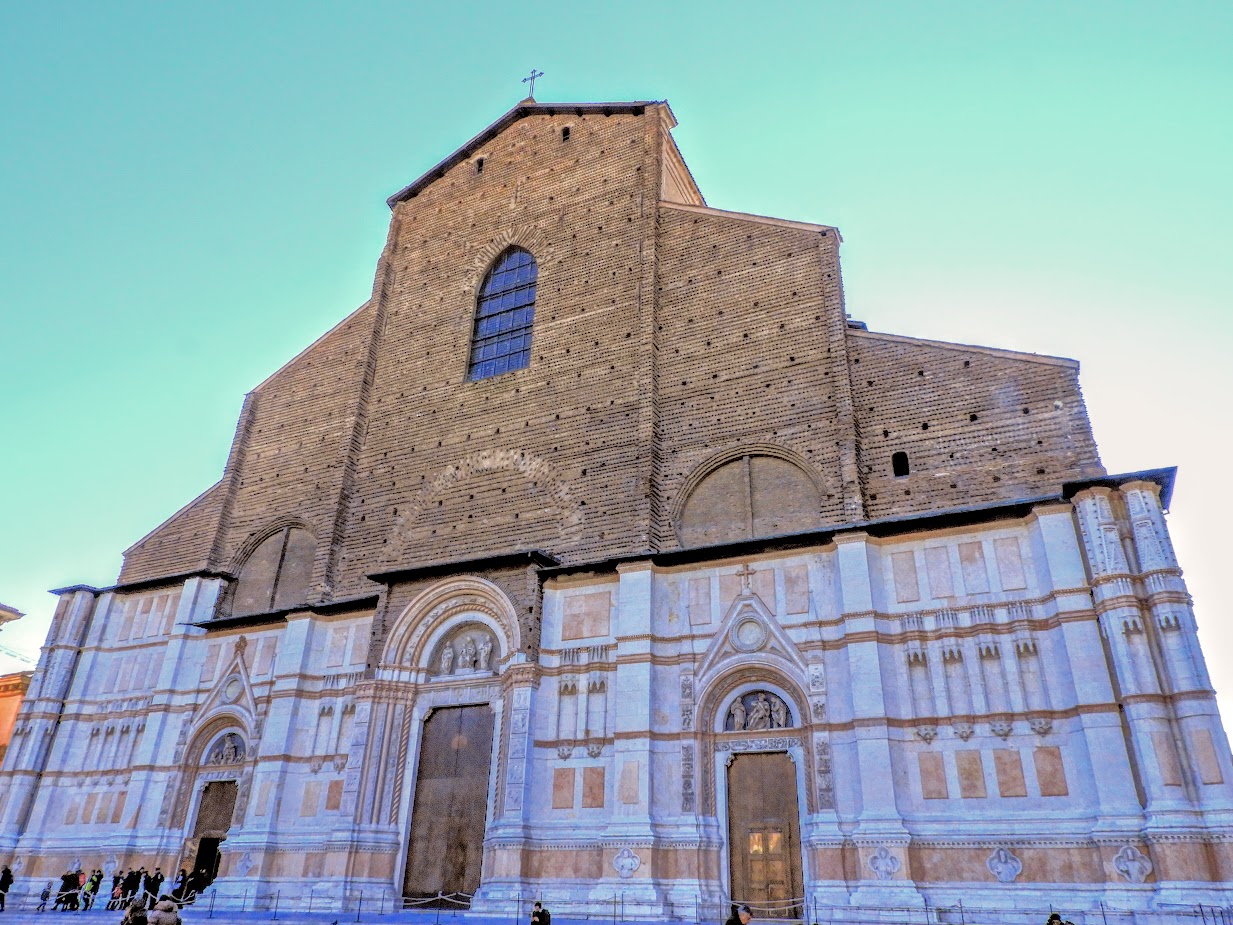 The great façade of San Petronio.... sobriety