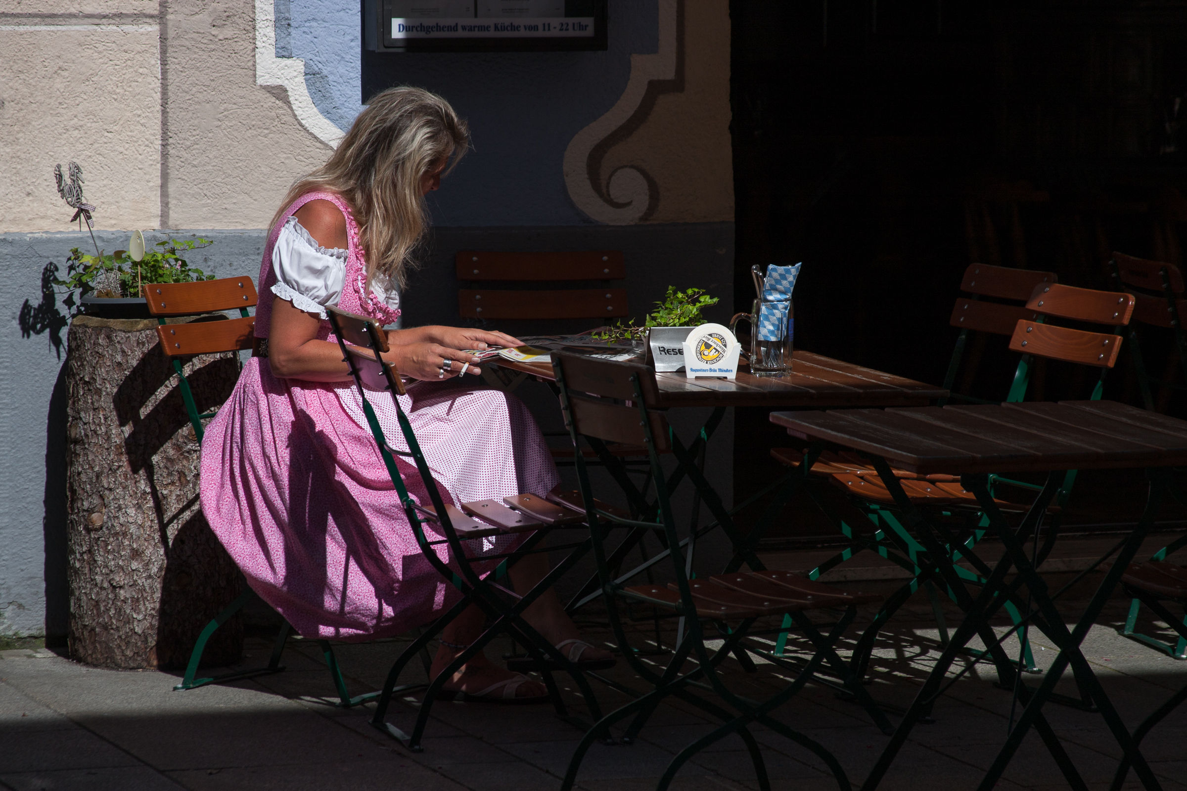 The blonde waiting...