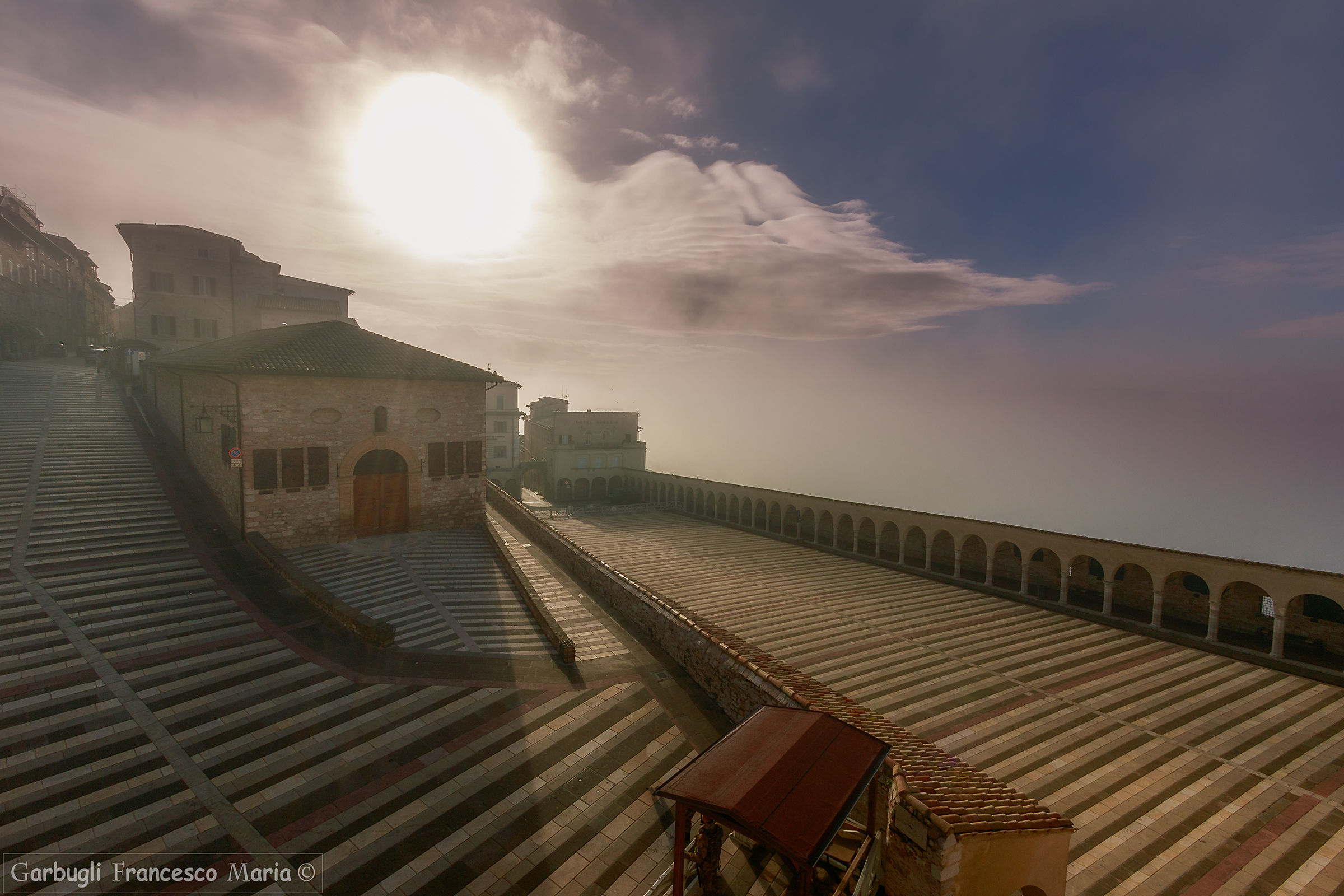 Ali d'angelo sopra Assisi