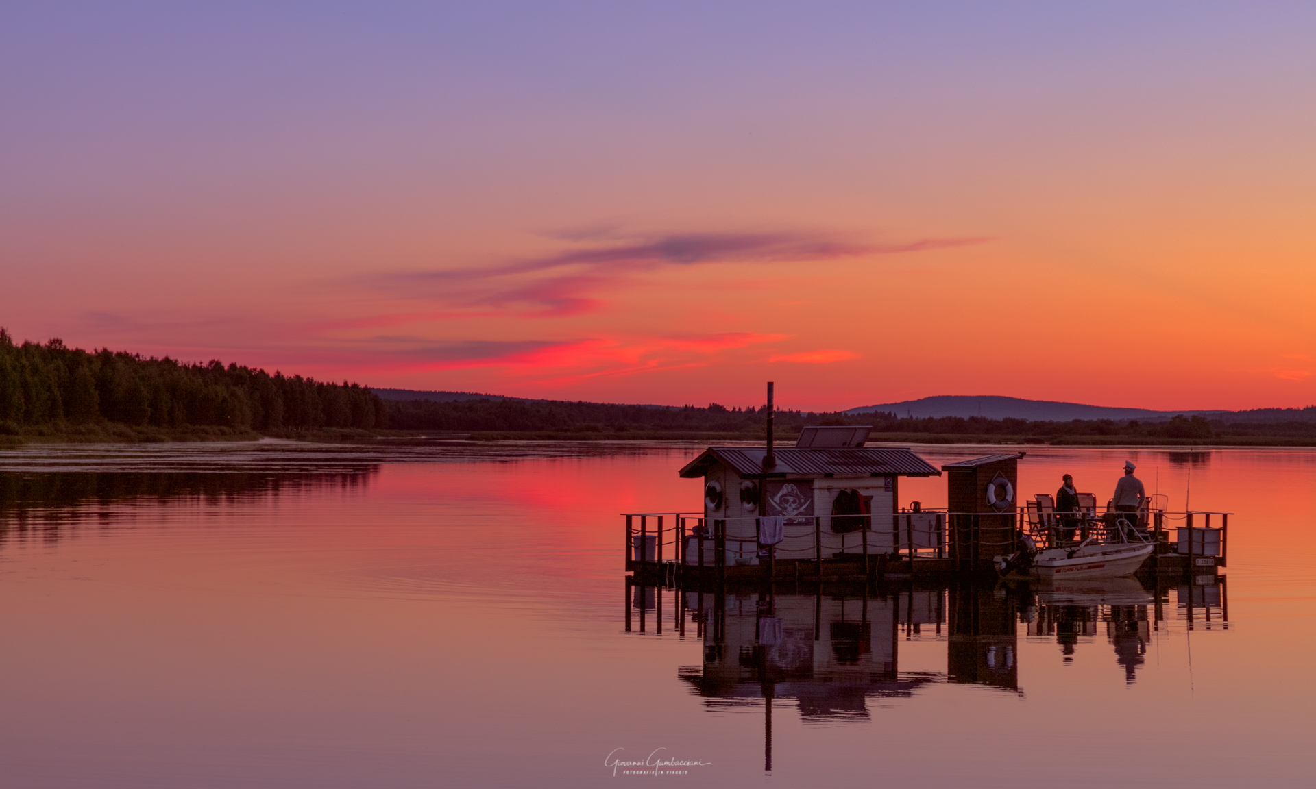 Il fiume di Rovaniemi col Sole di Mezzanotte