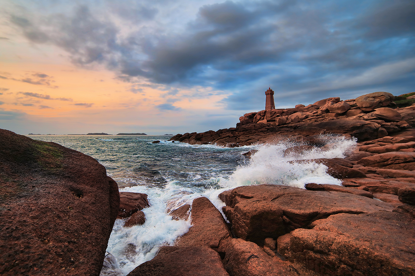 Le rocce rosse ed il faro di Ploumanac'h