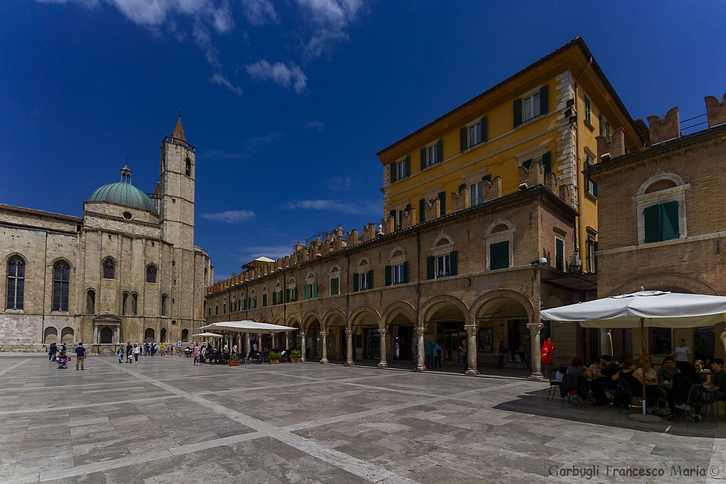 In piazza ad Ascoli.....