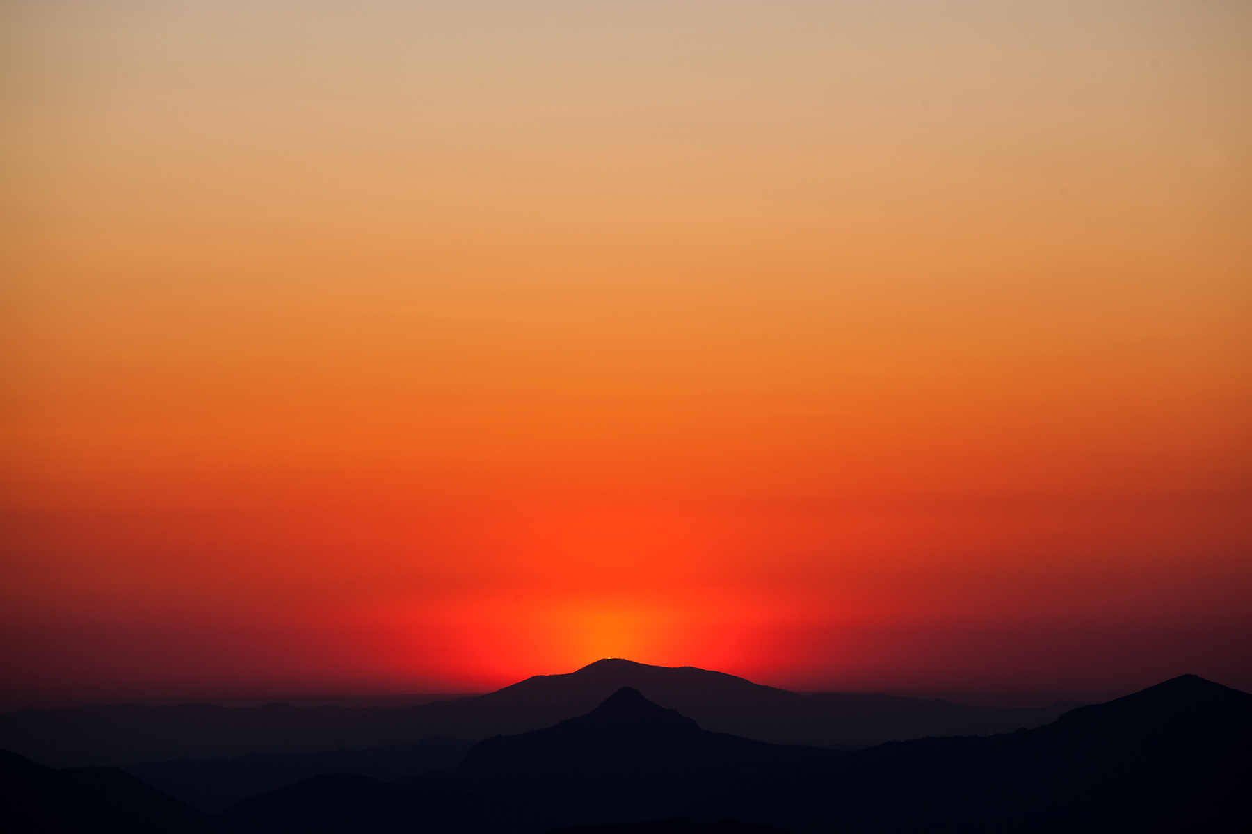 L'attimo prima del sorgere del sole