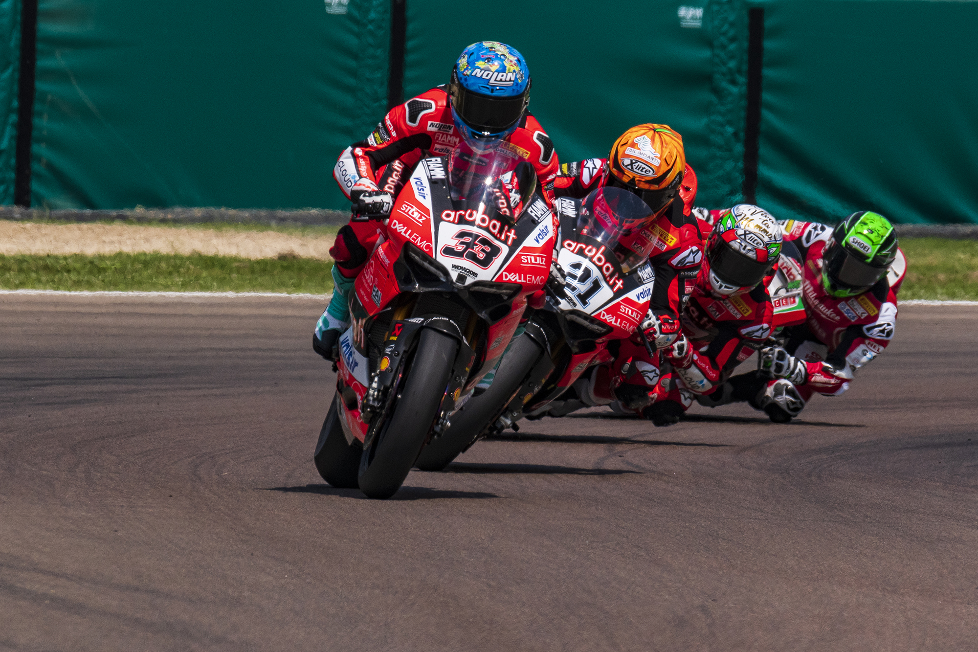 Trovate l'intruso...dai non è difficile!