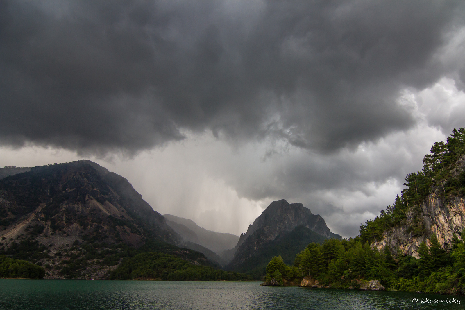 Tempesta in Canyon verde