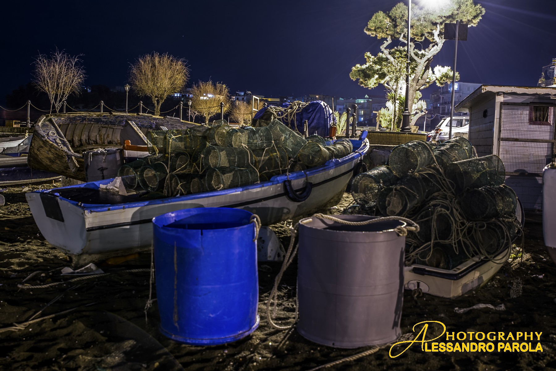 scorcio del porto di Pozzuoli (na) di notte