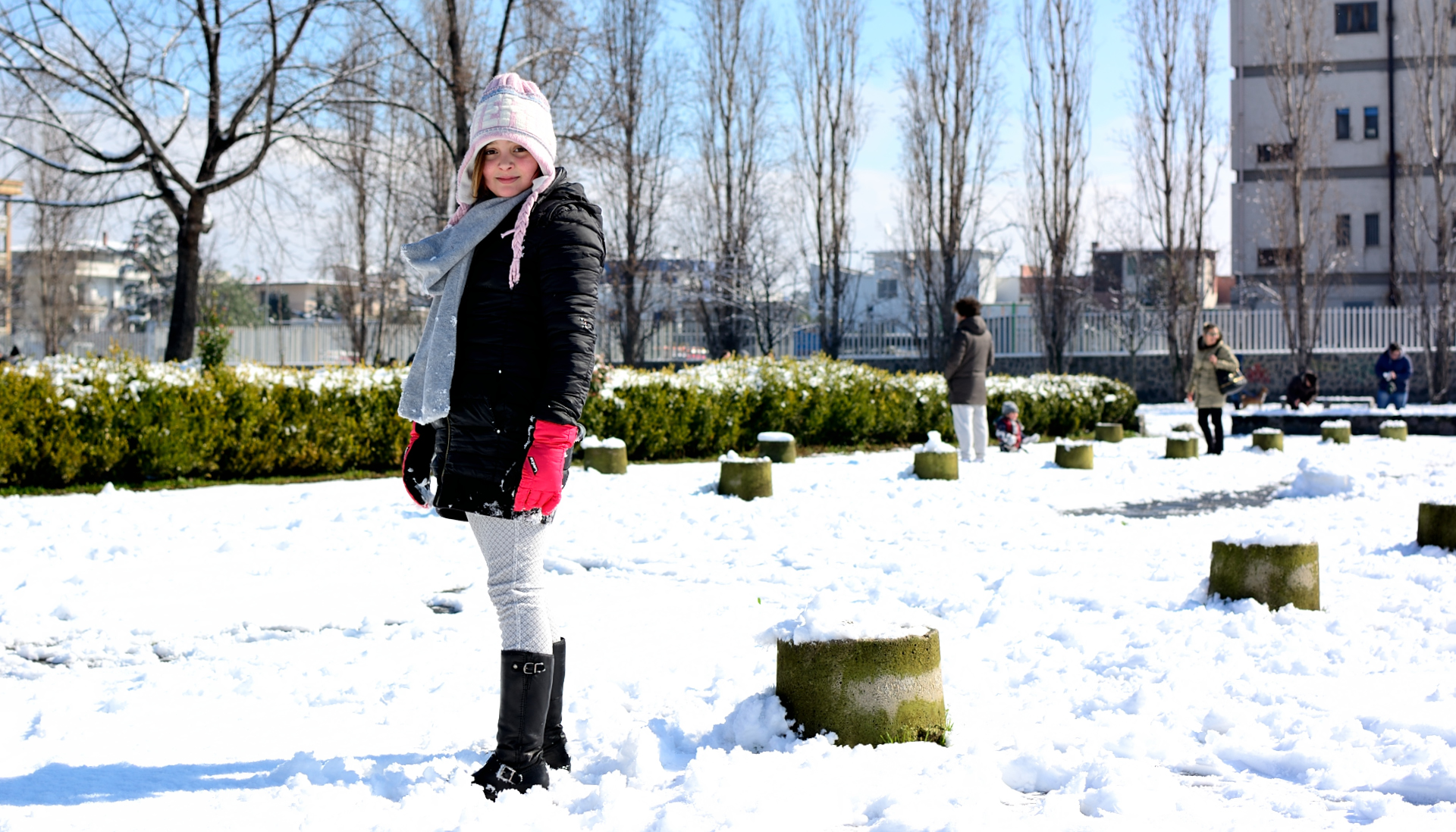 Snow in the south, Sarah posing....