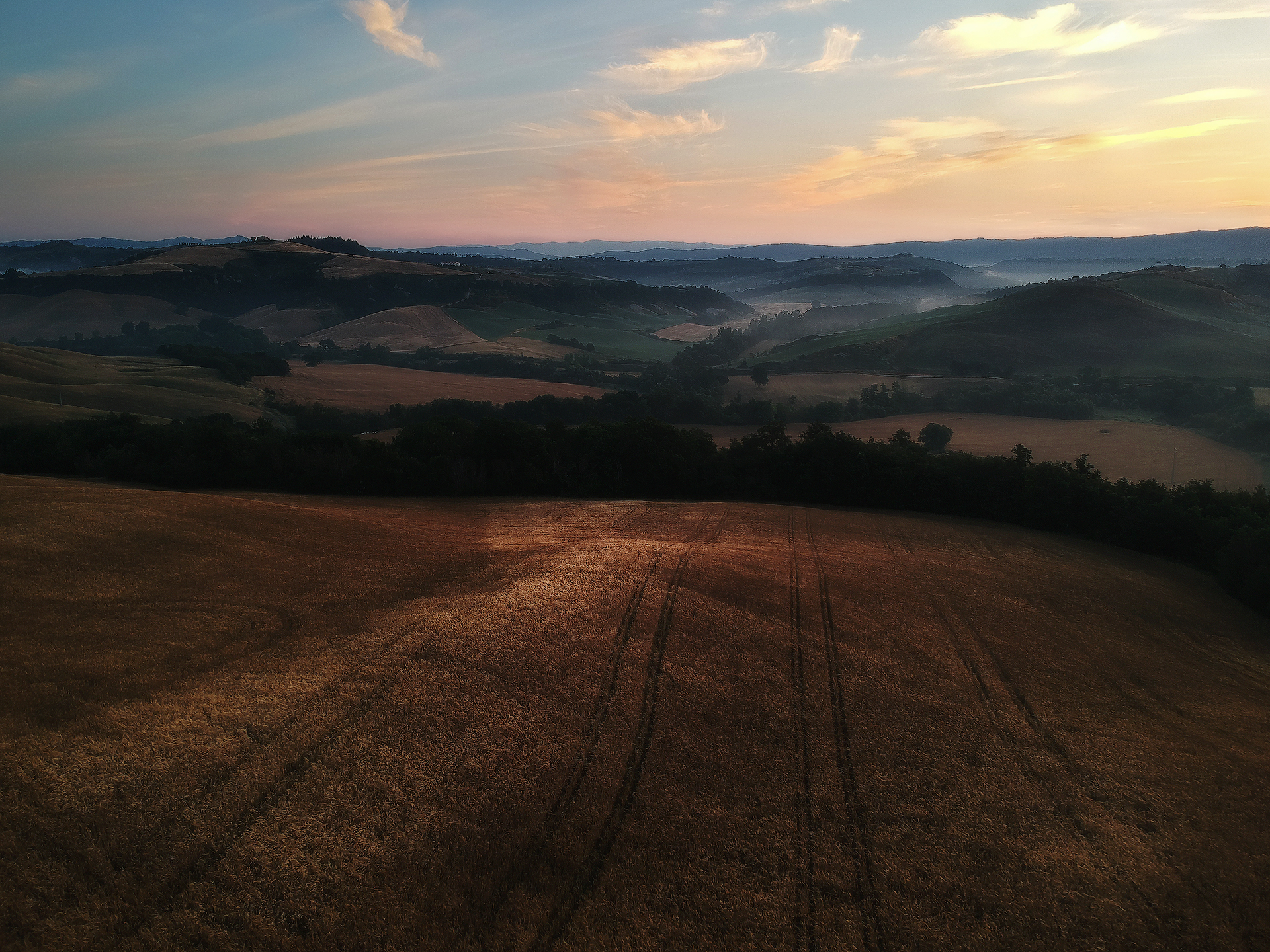 Sunrise in Val d'orcia-June 2018-flying