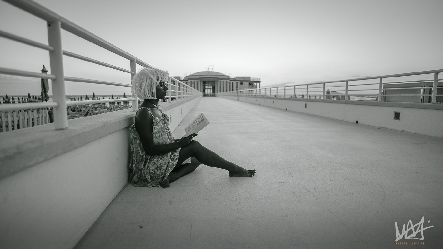 Poet at the roundabout