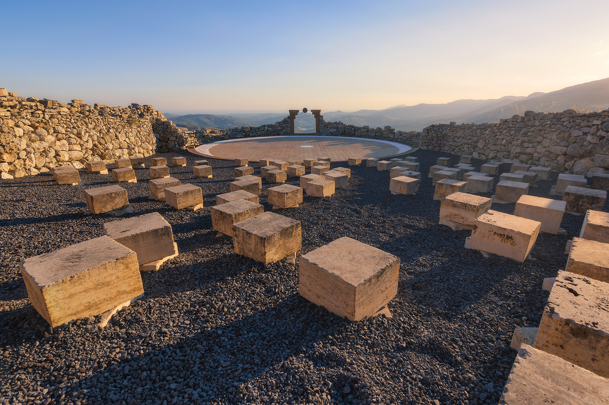 Tramonto al teatro Andromeda.