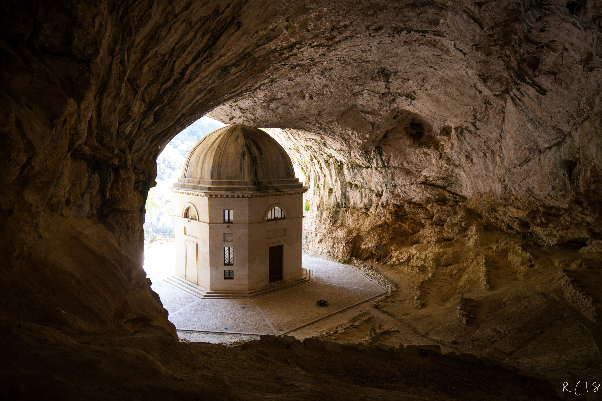 Genga-Valadier Temple