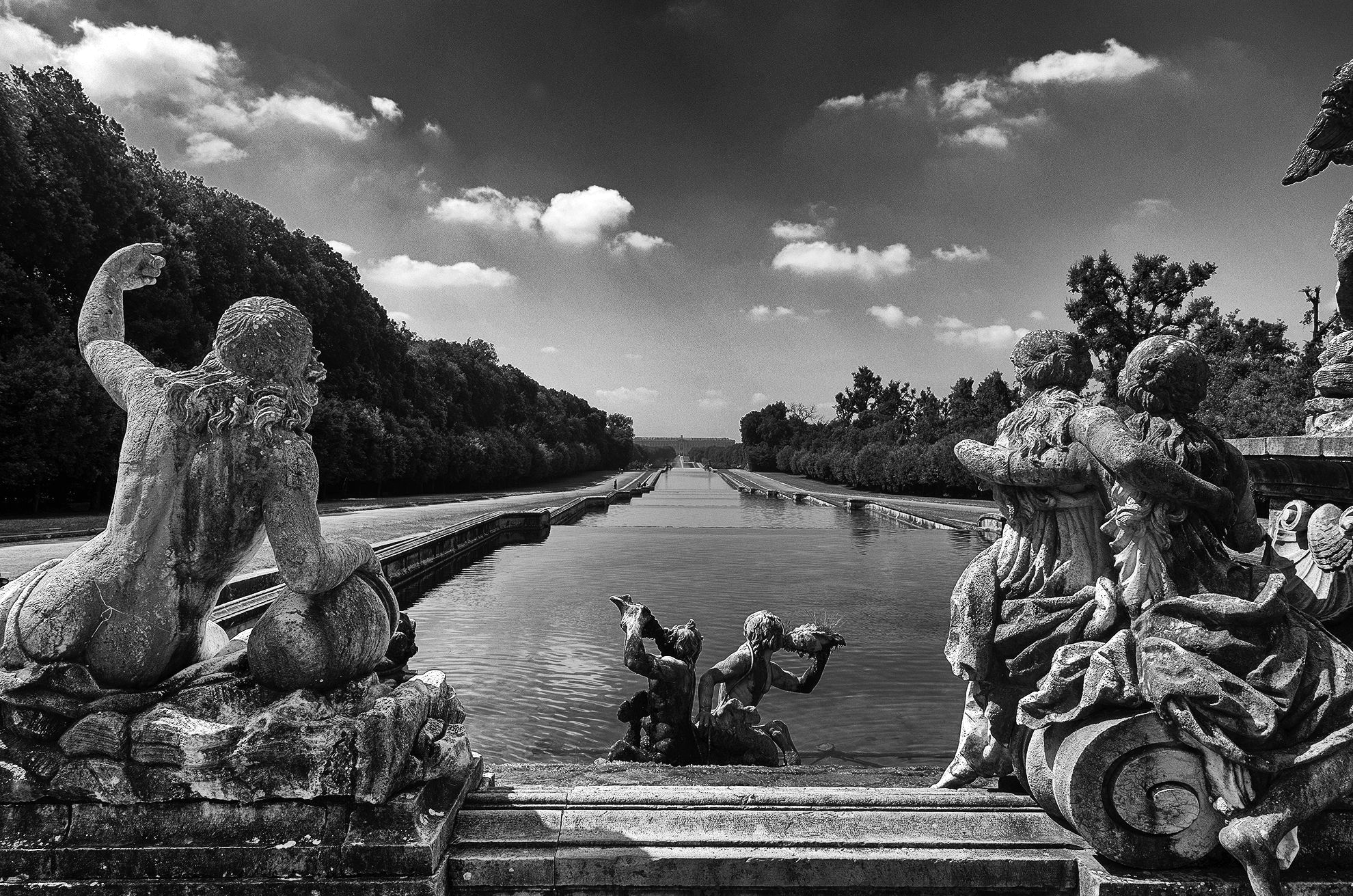Reggia di Caserta le vasche b/n