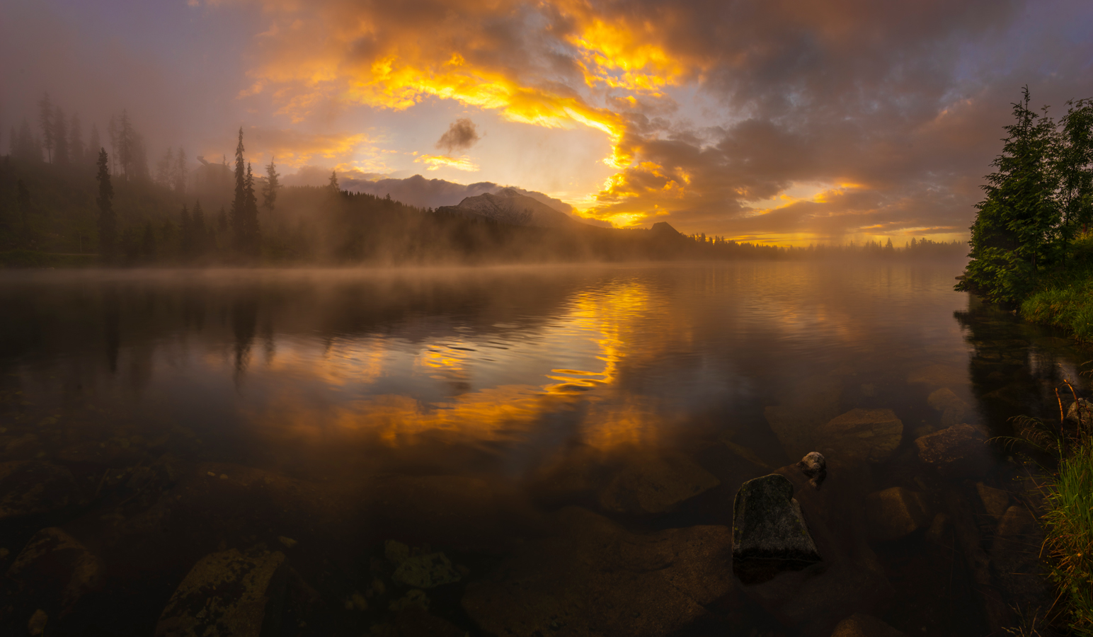 L'inizio del giorno dopo una notte nuvolosa