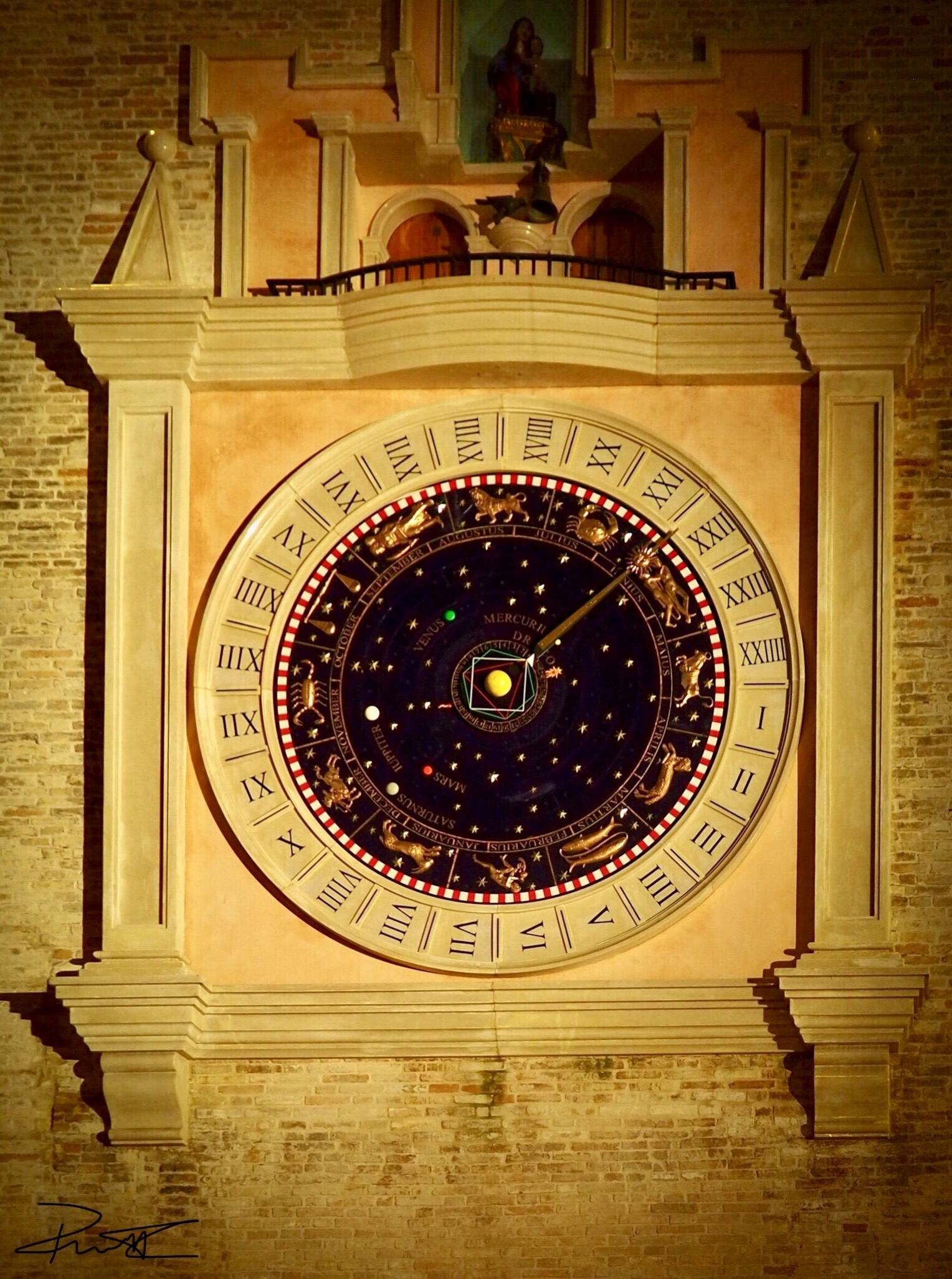Macerata, l'orologio planetario