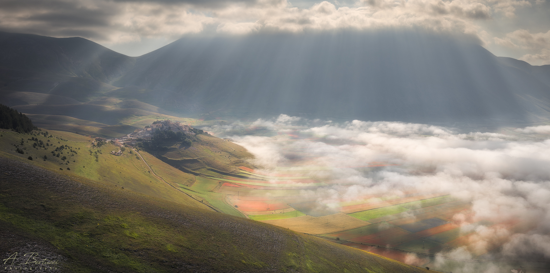 La nebbia scende, la nebbia sale