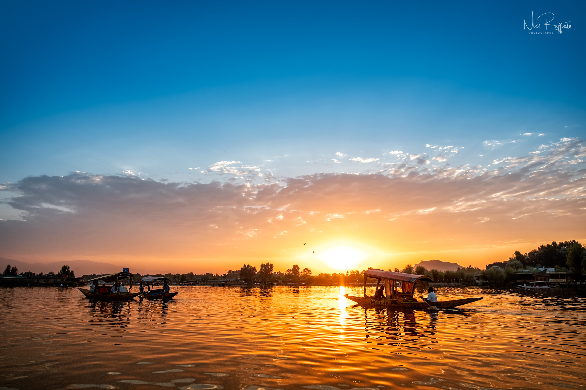 Tramonto sul lago Dal