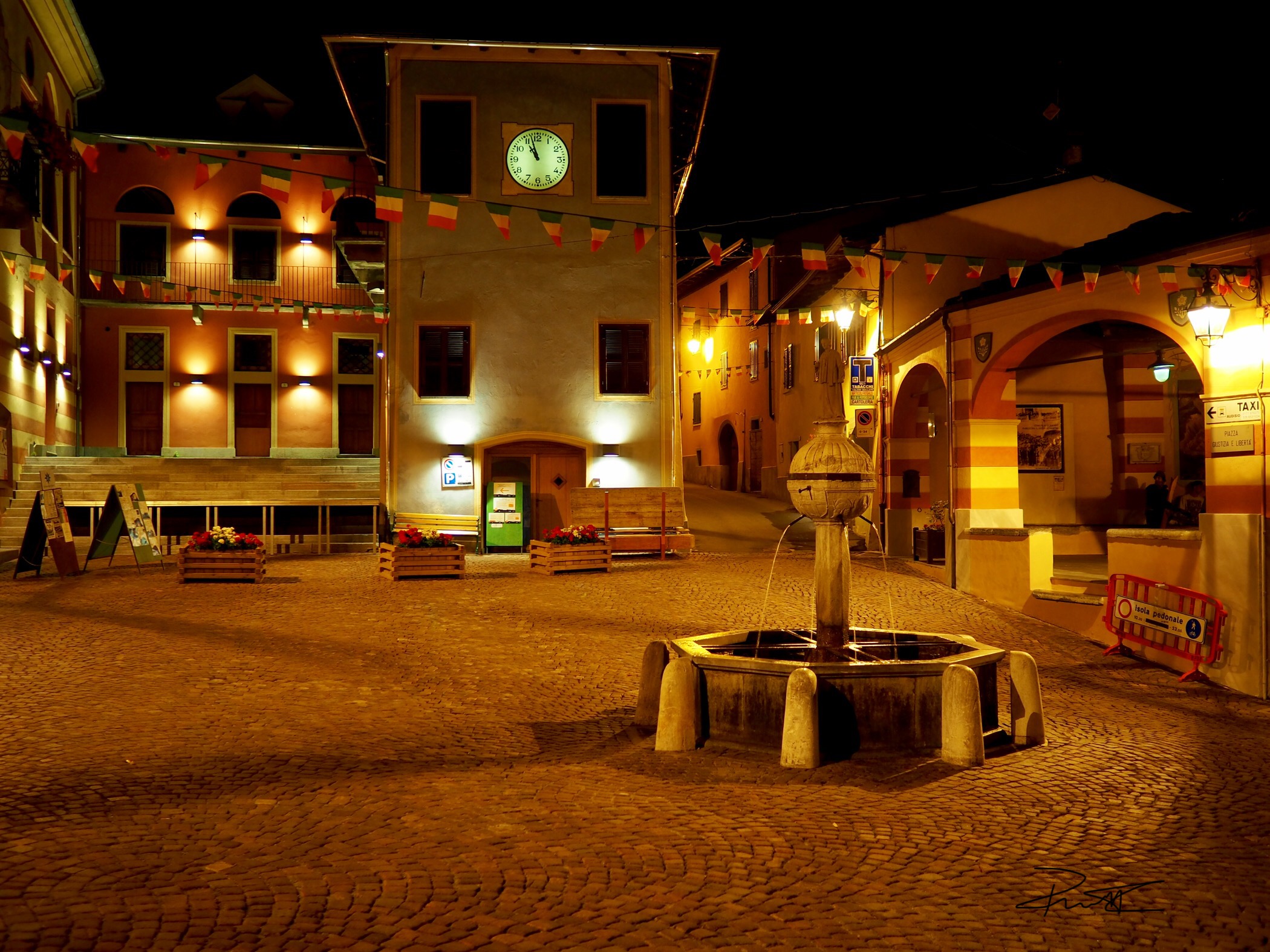 Entracque (cn) Piazza del Comune