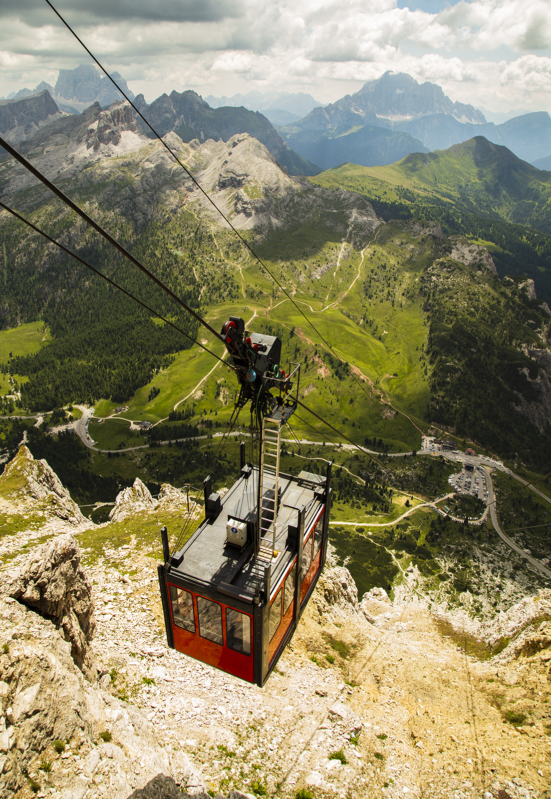 Climbing to the refuge Lagazuoi
