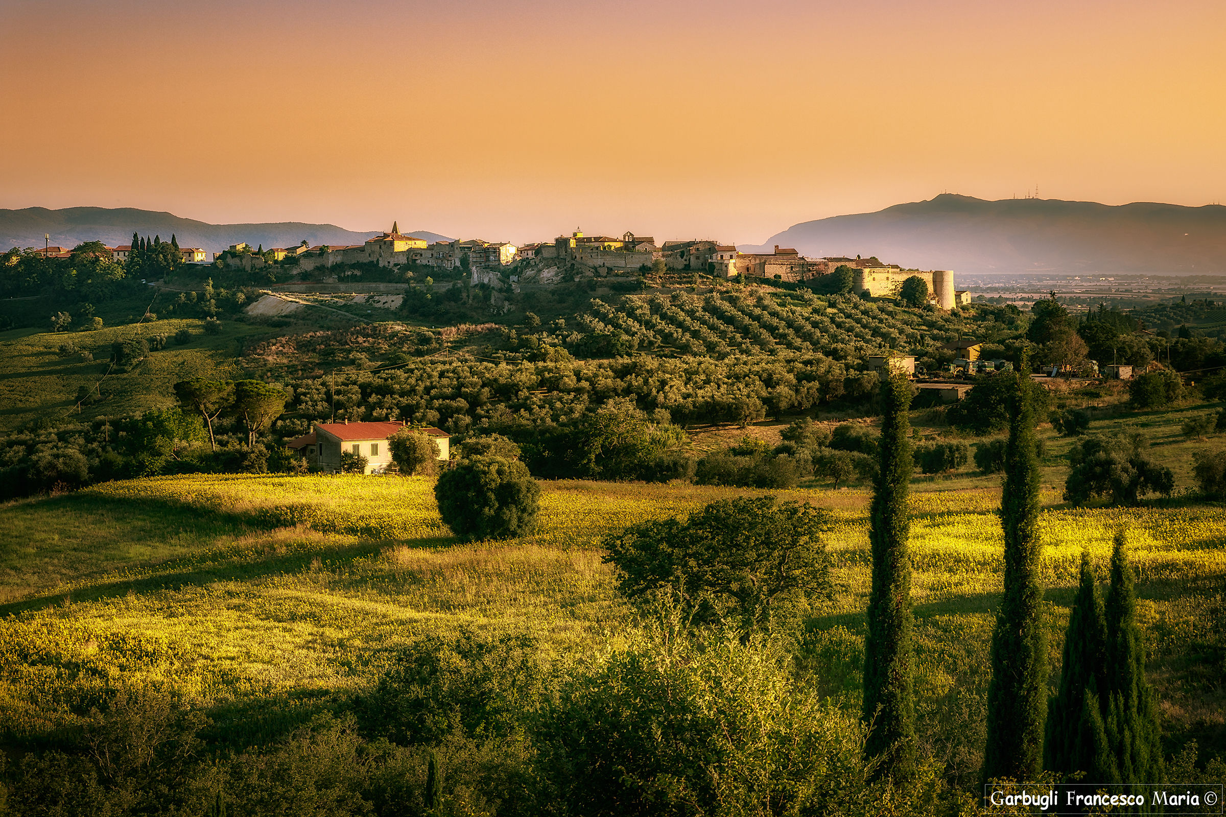 Luce radente a Magliano in Toscana