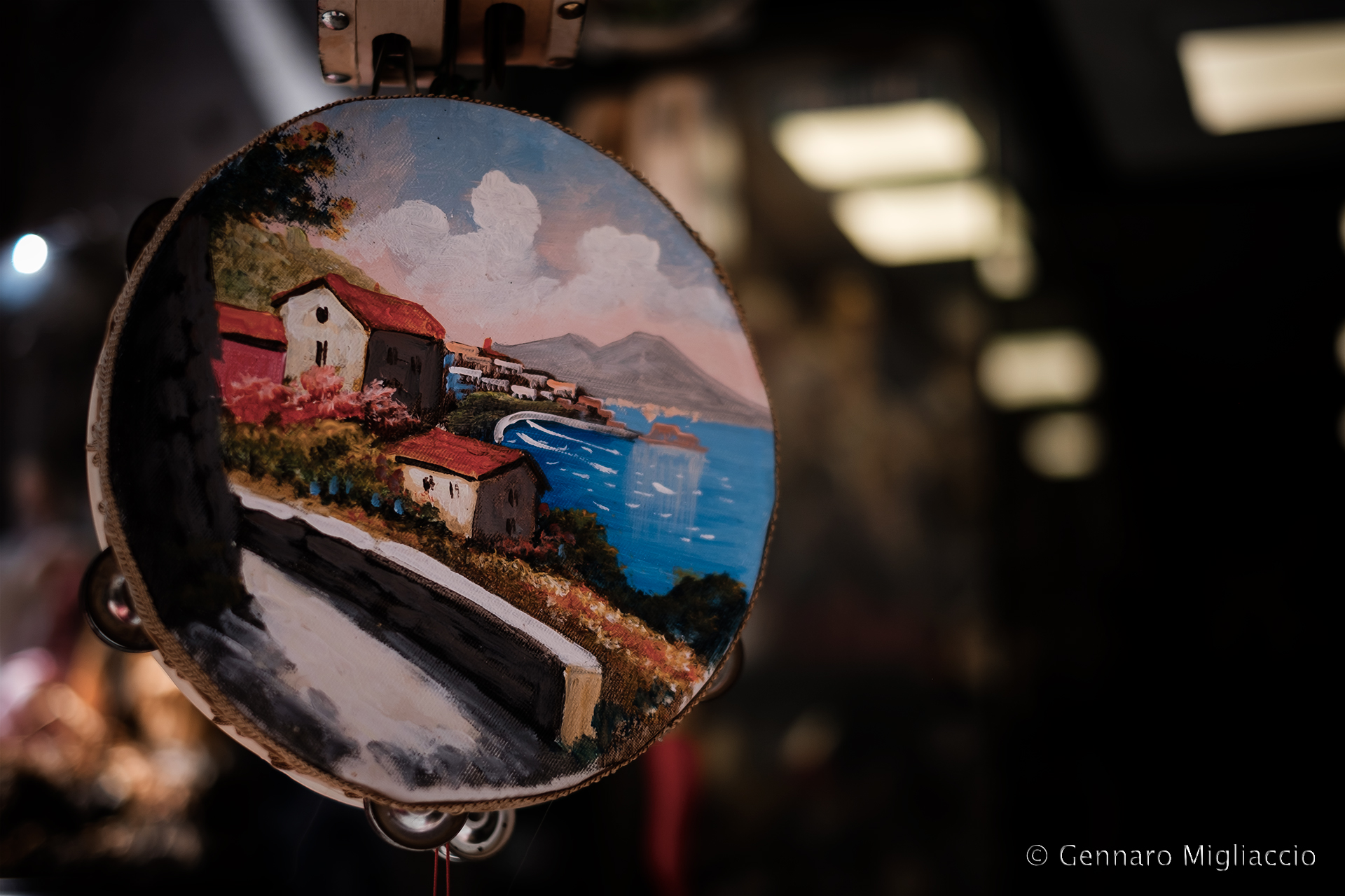 The colors of the alleys of Naples