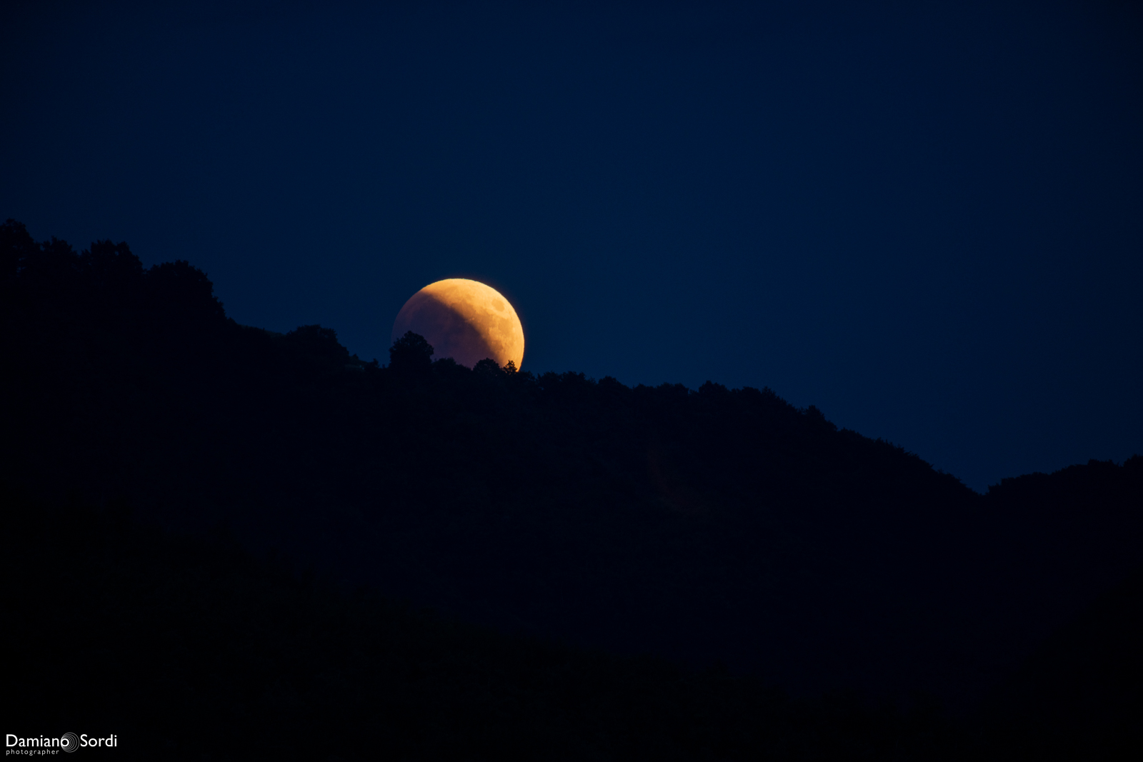 The moon rises during the eclipse