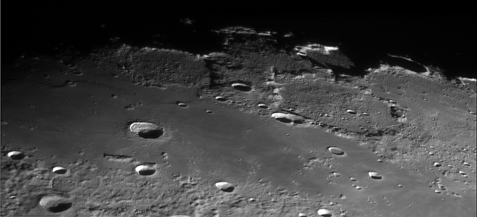 La regione del cratere J. Herschel