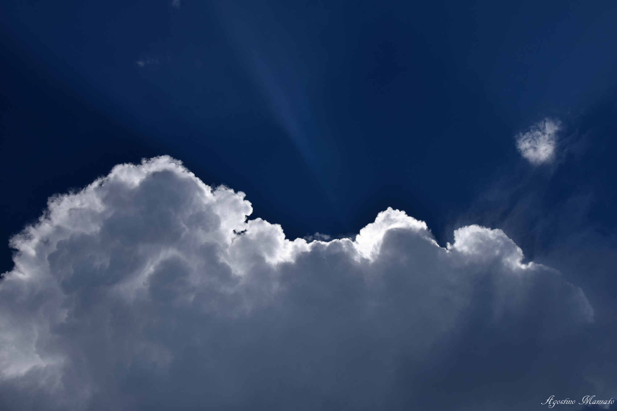 Rays over the anvil of a Cumulonimone