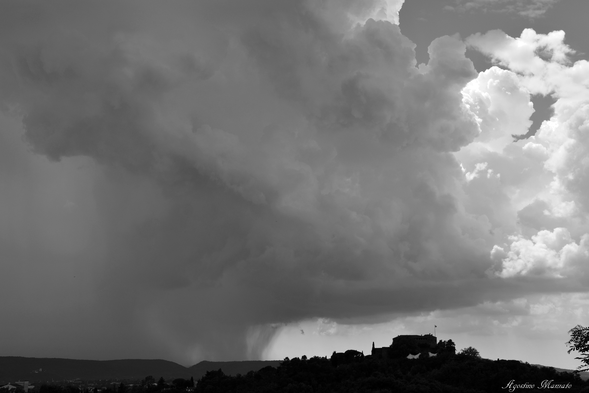 Thunderstorm with hint of funnel behind the castle of G