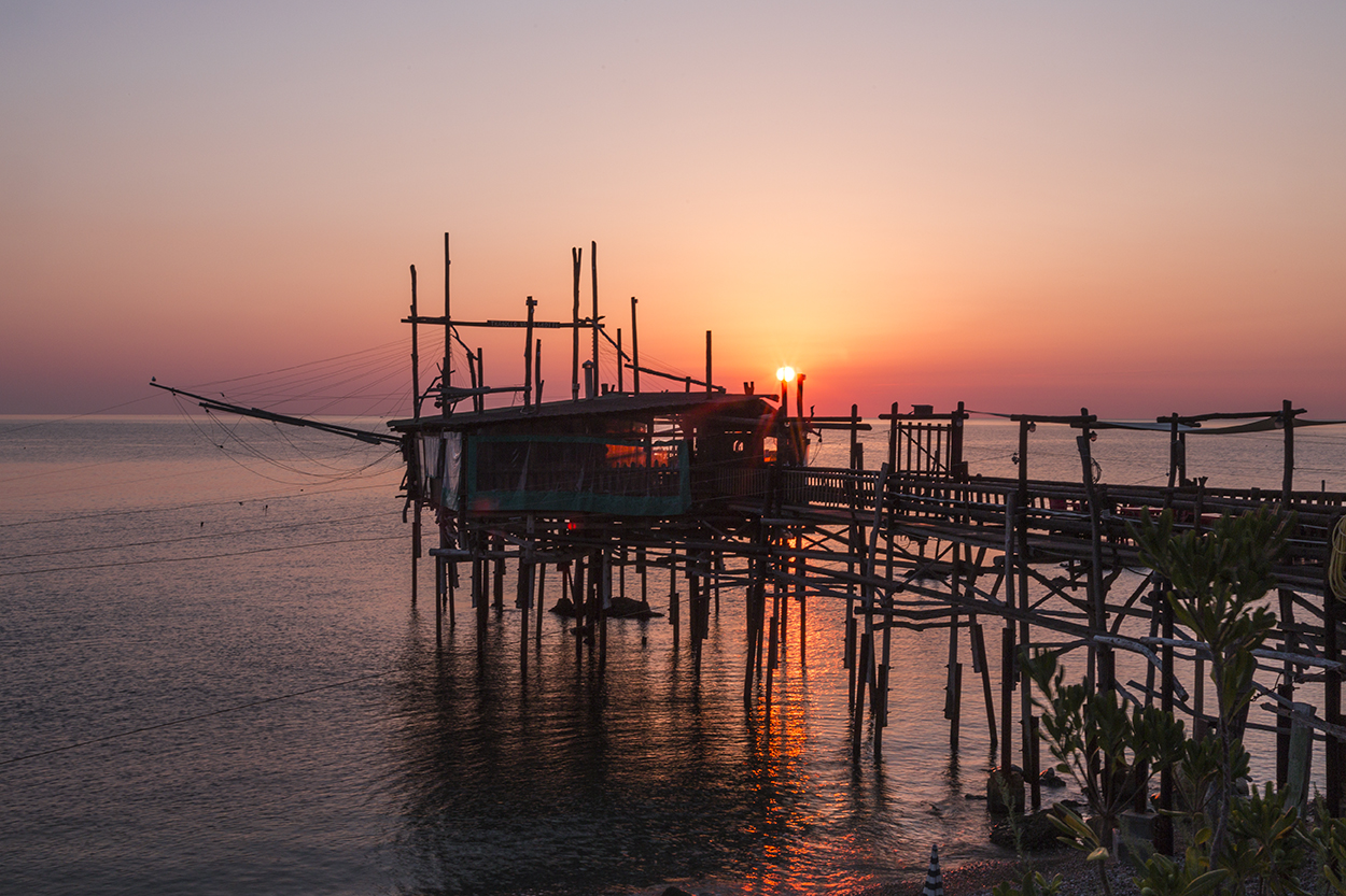 Trebuchet at dawn 01