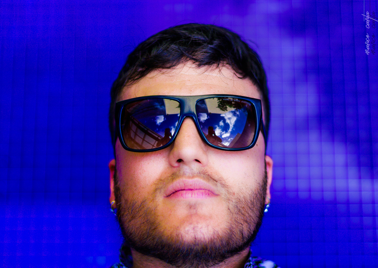 piscina + cielo = azzurro