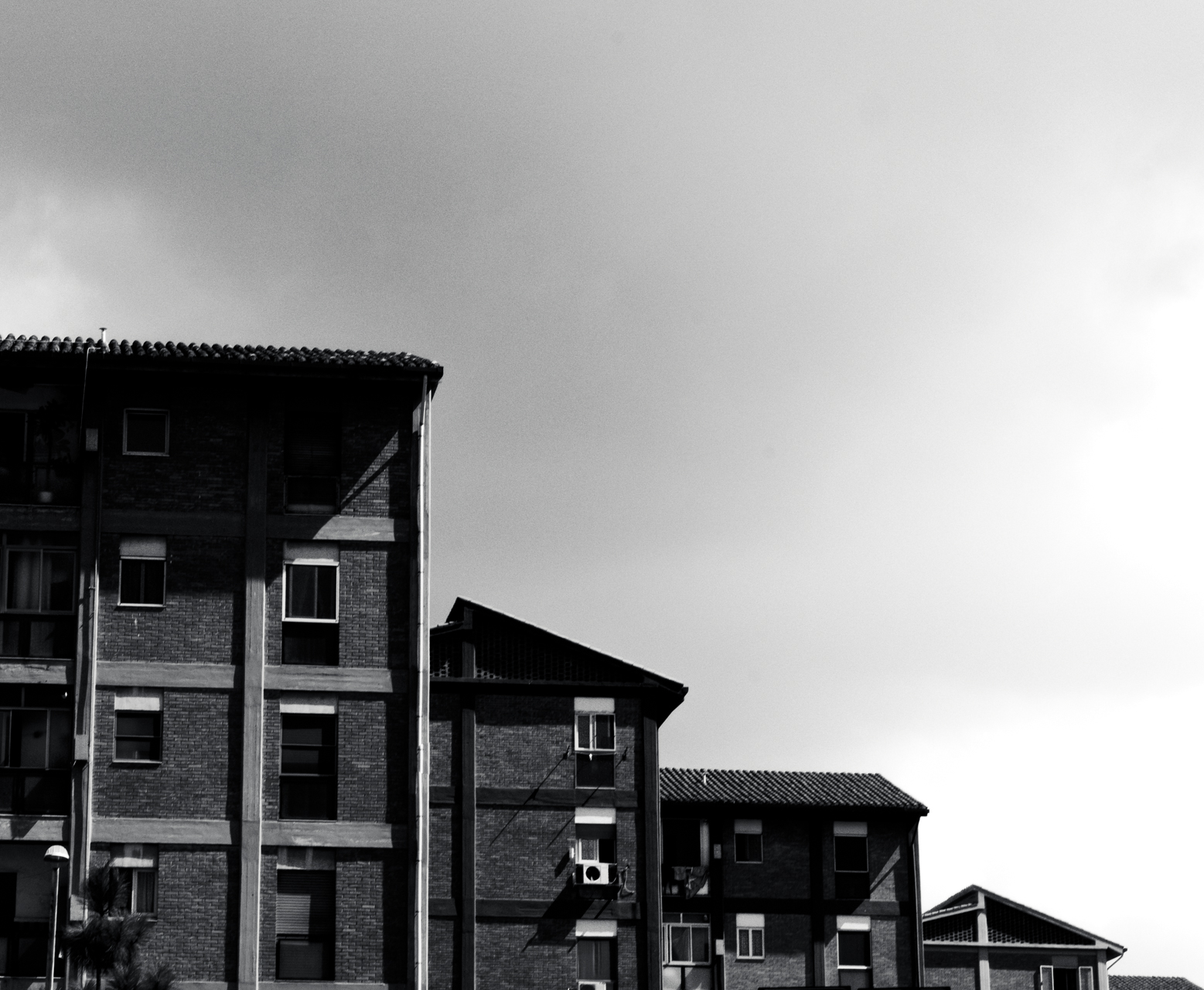 palazzoni in bianco e nero