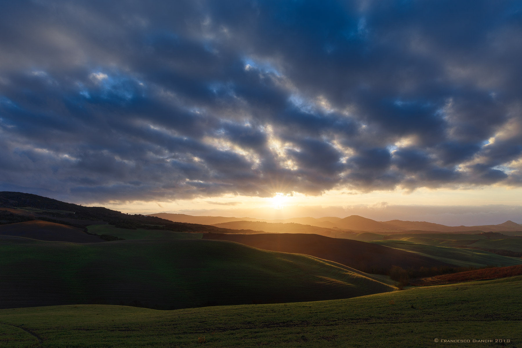 A sunrise on the Tuscan hills