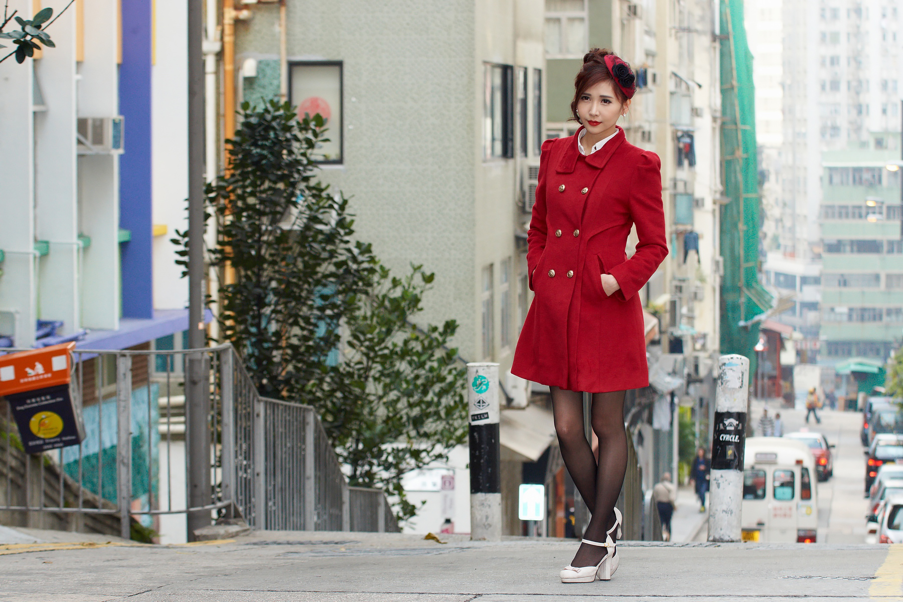 Signora nel colore rosso