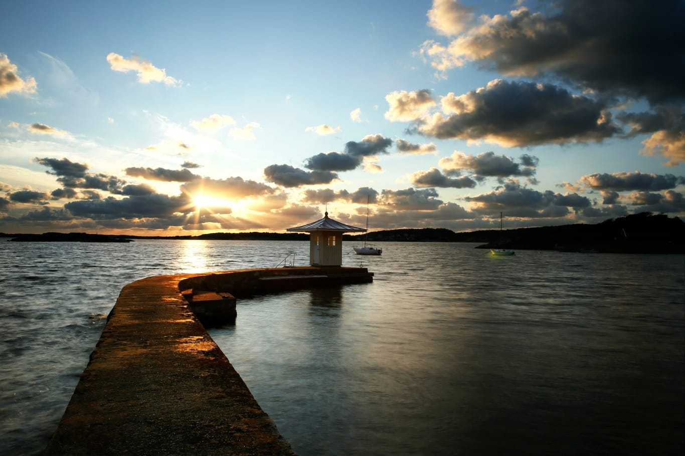 to the pier. Canon 6d, Carl Zeiss 28 f2.8