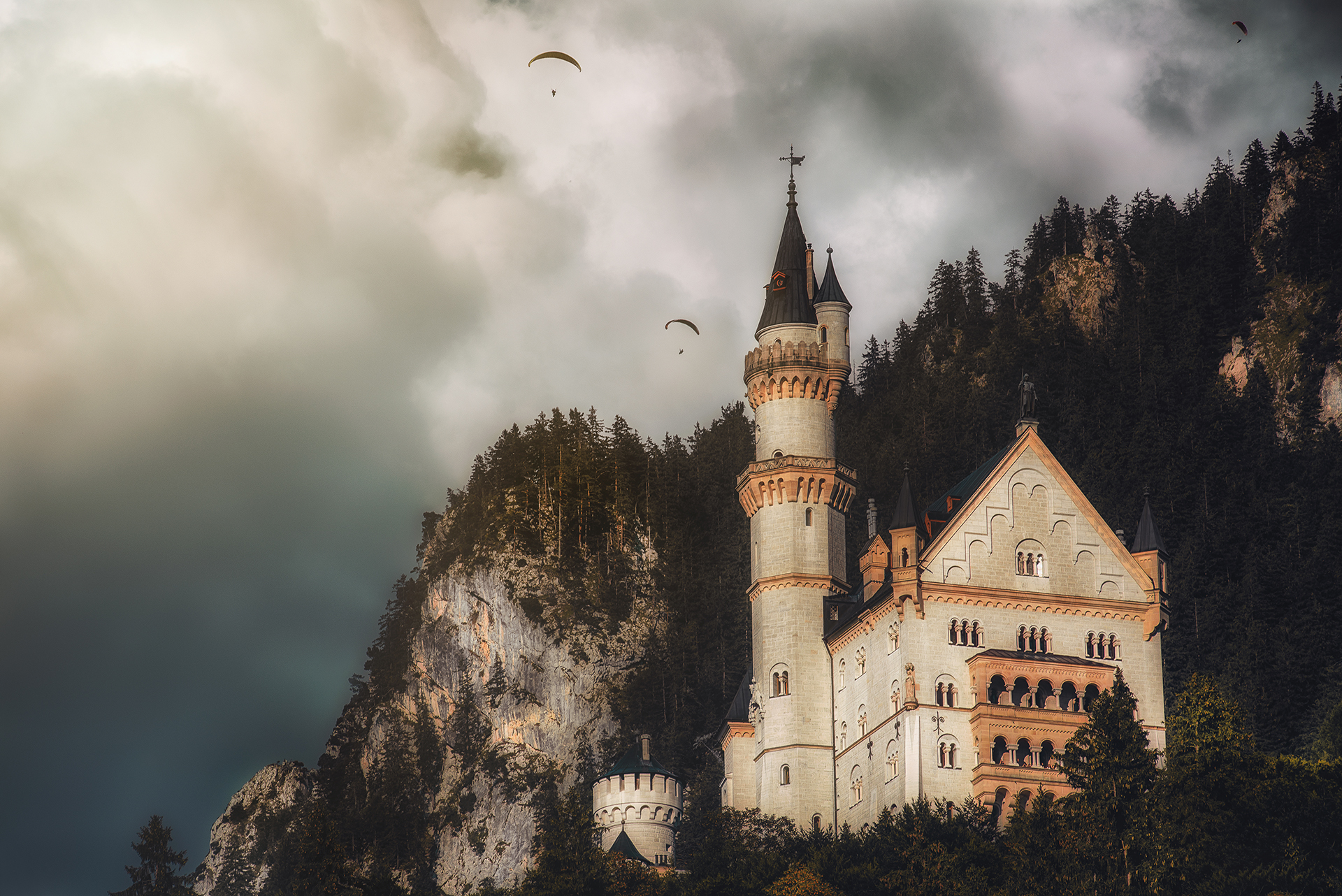 Paragliding on the Castle