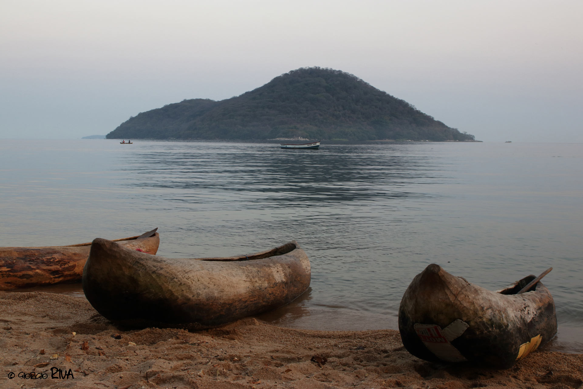 Tipiche canoe sul Lake Malawi