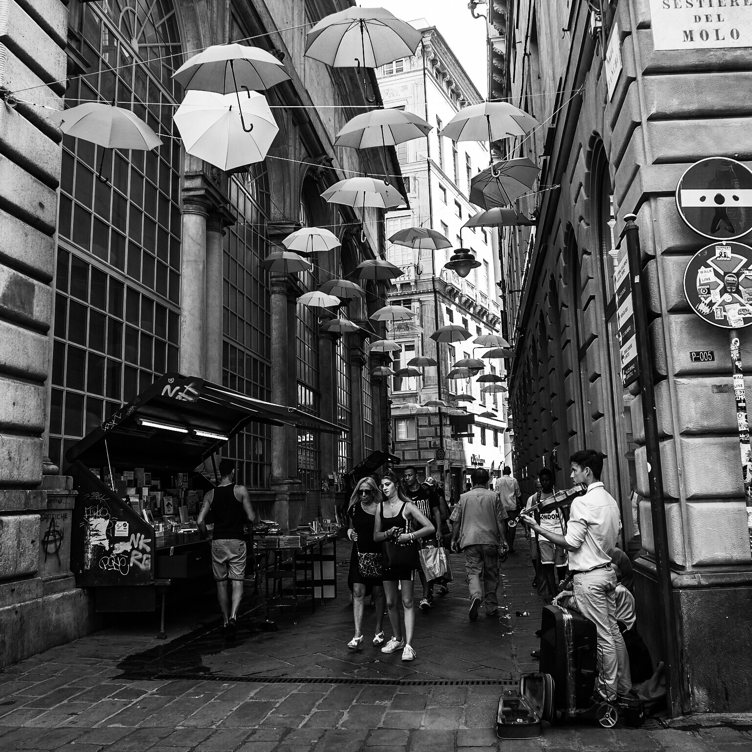 Vita in p.zza Banchi - Genova -