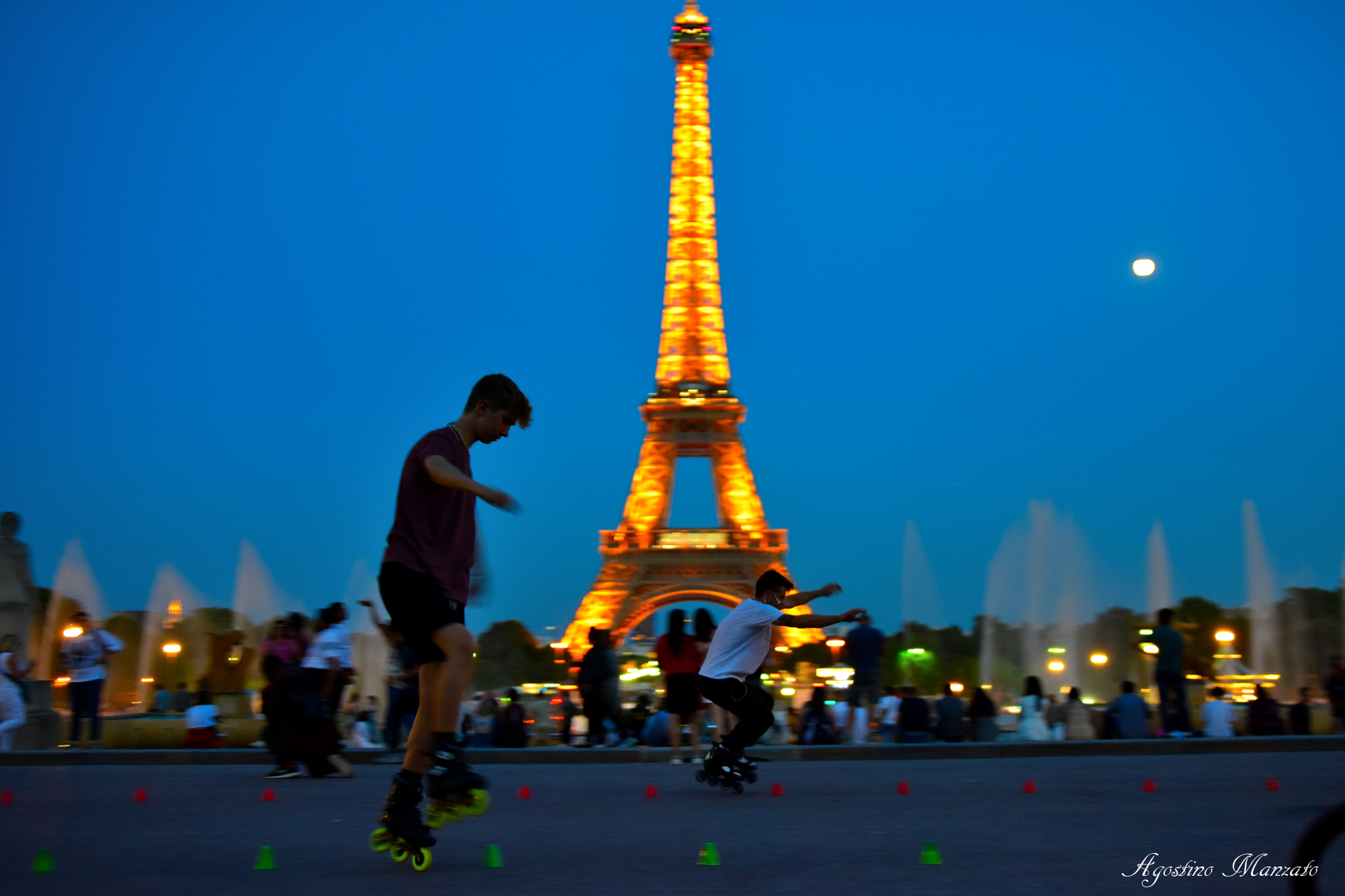 Spanish roller flashmob at Trocadero