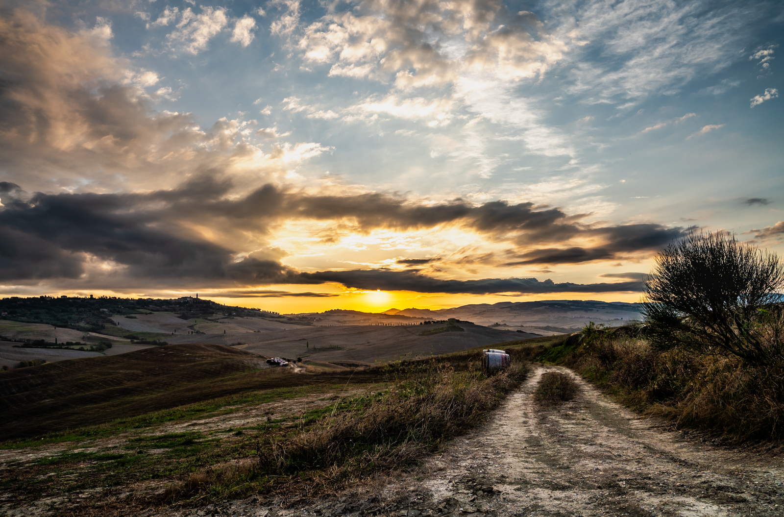 September #sunrise in #valdorcia