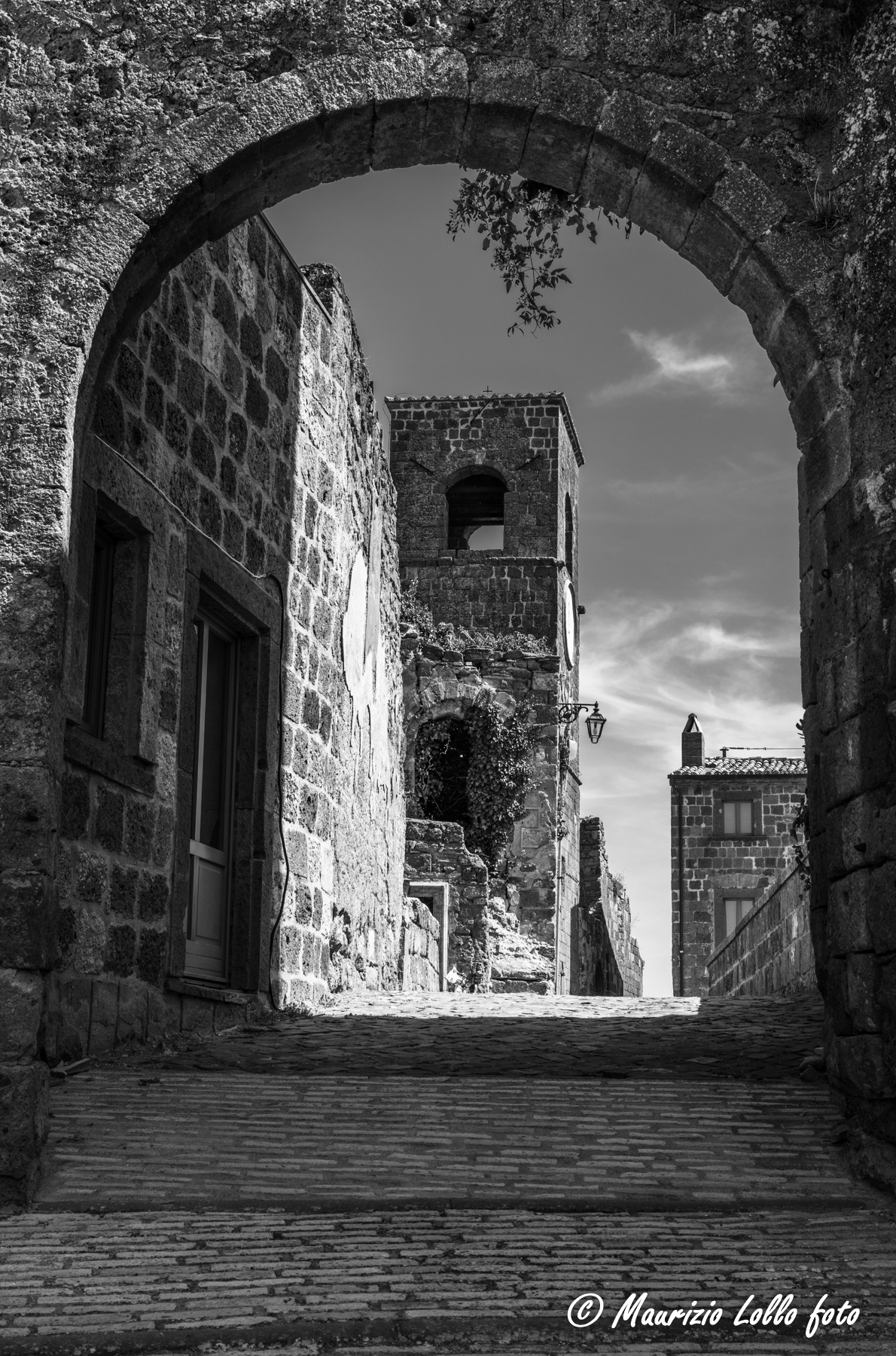 Da qui si entra nel borgo