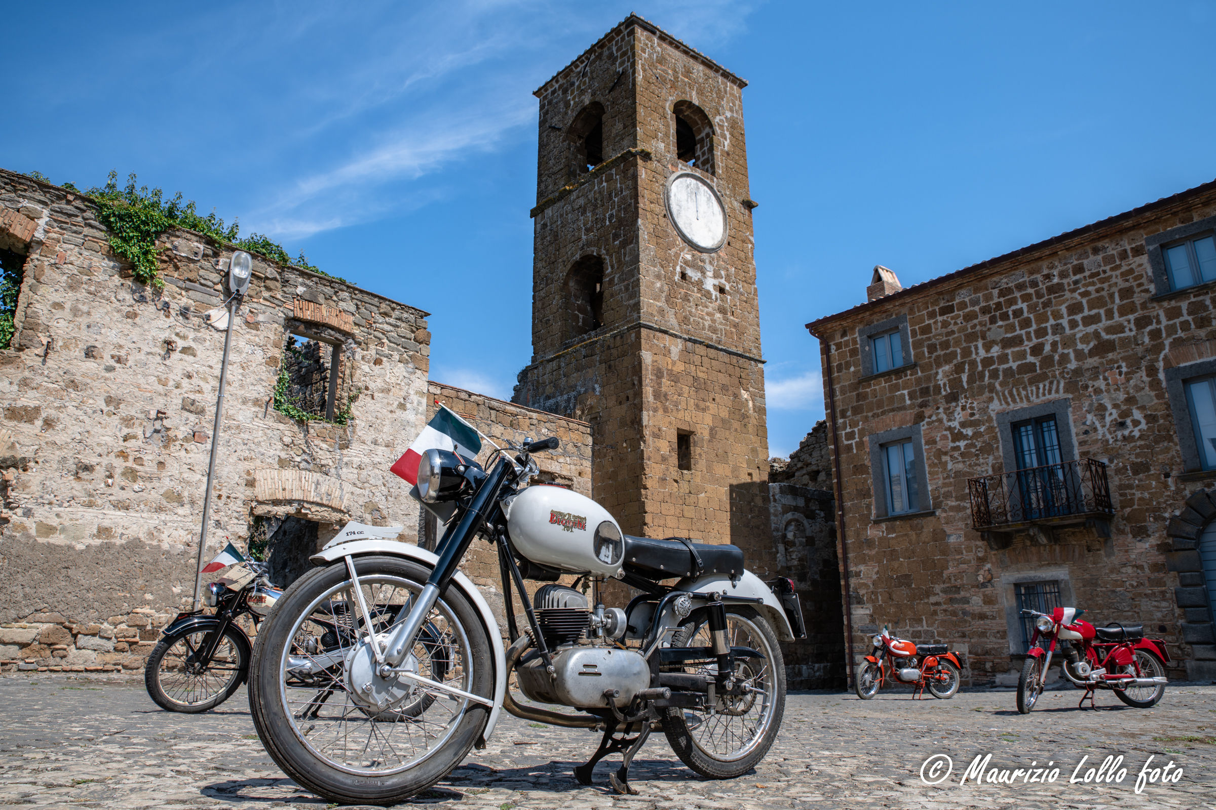 all'interno una delle esposizioni