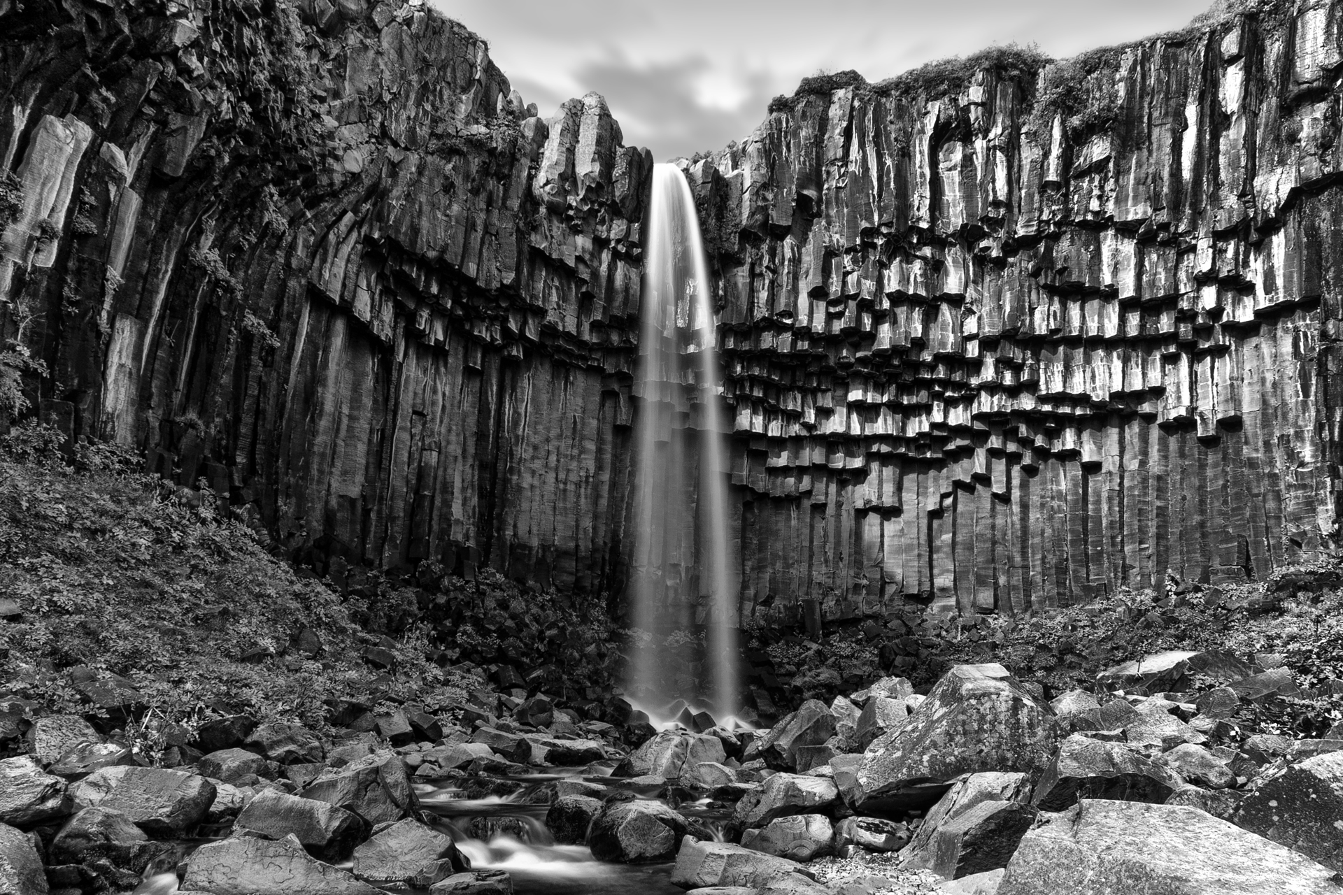Svartifoss in B&W