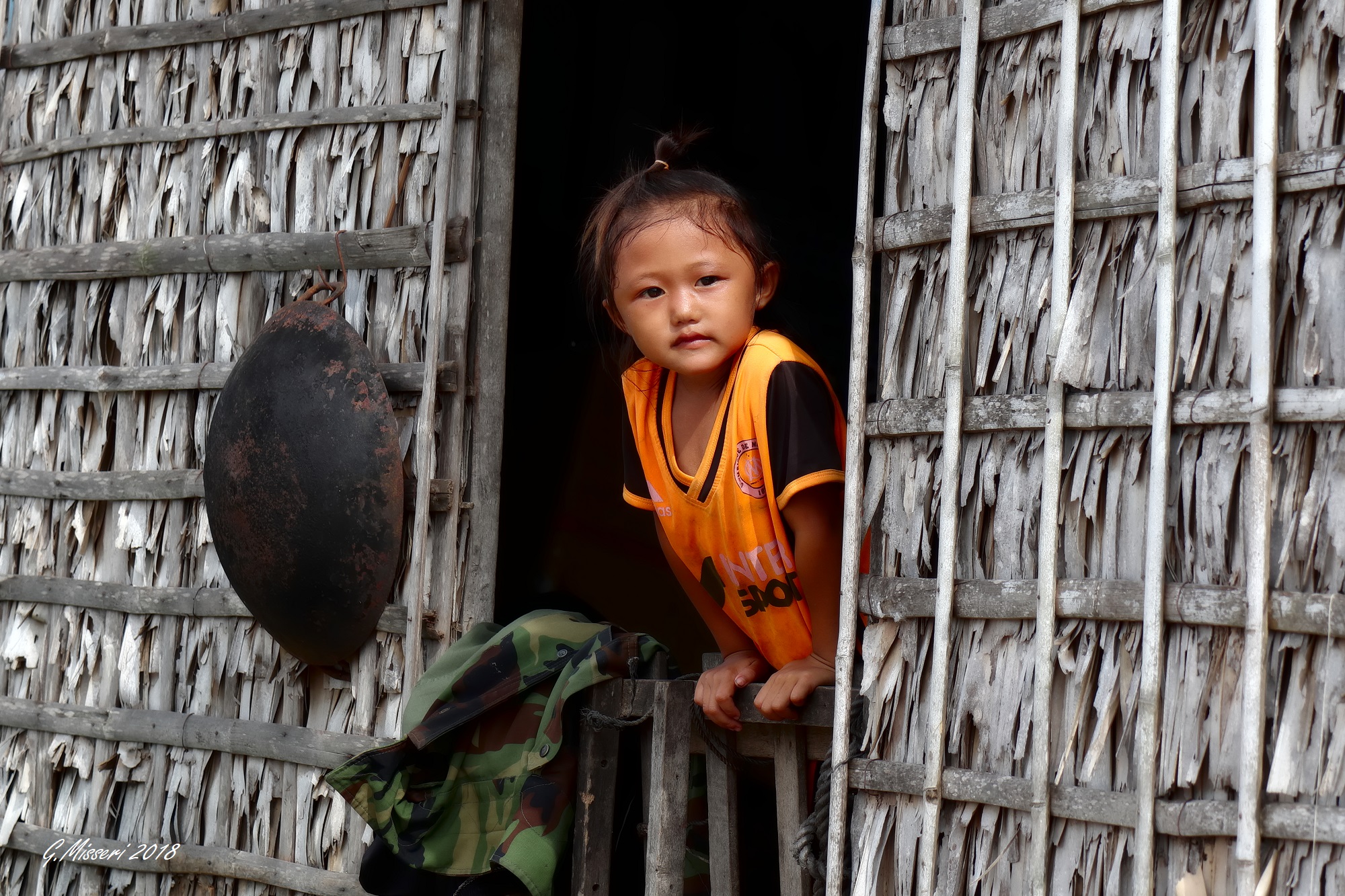 Bambina al villaggio   Cambogia