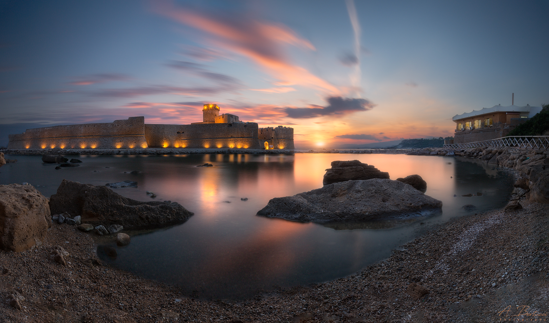 Tramonto a Le castella